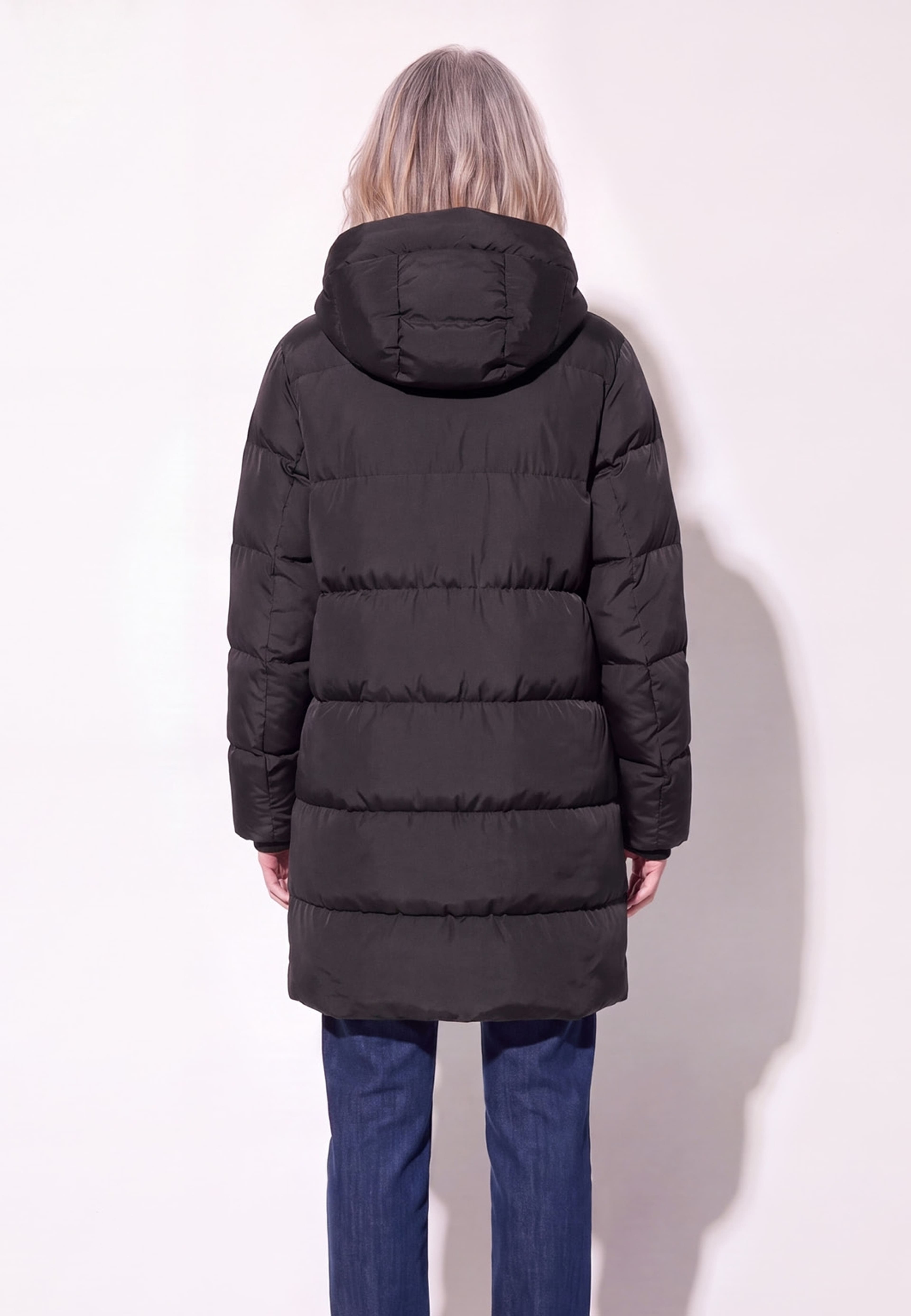 Leona Coat, från Saki, i färgen black. Klicka för att öppna bilden i stort format