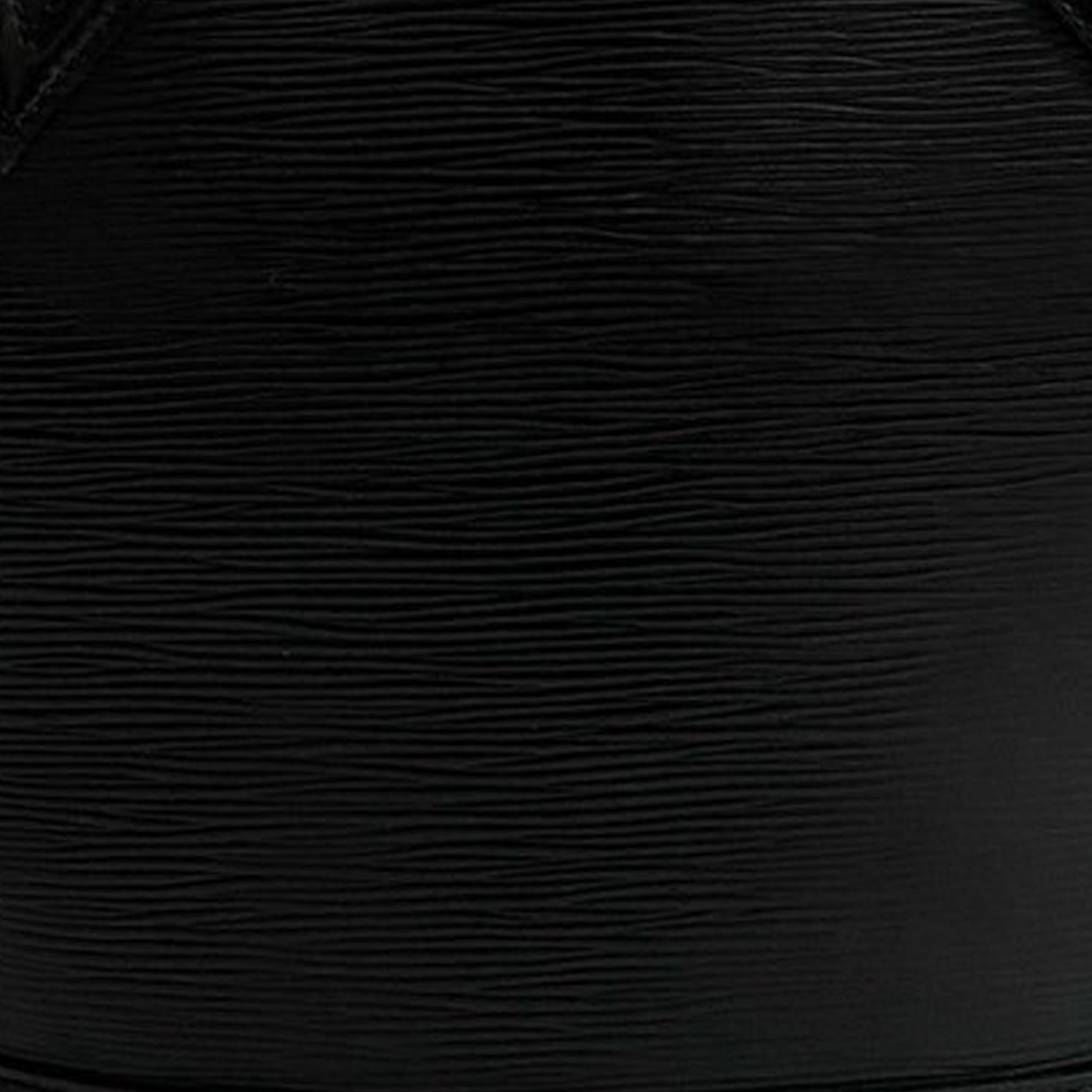 Louis Vuitton Epi Saint Jacques Pm Short Strap, från Luxclusif, i färgen black. Klicka för att öppna bilden i stort format