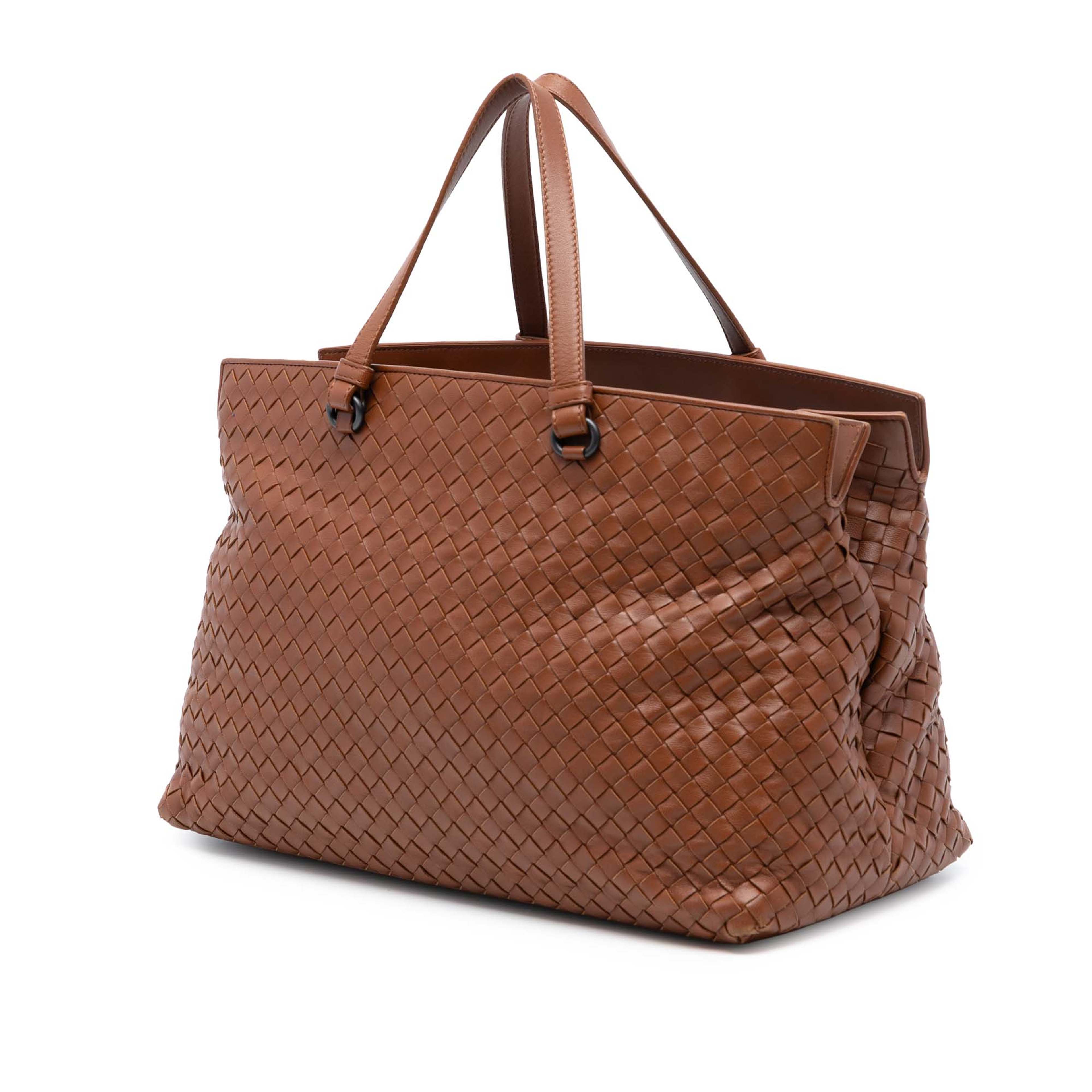 Bottega Veneta Nappa Intrecciato Tote, från Luxclusif, i färgen brown. Klicka för att öppna bilden i stort format