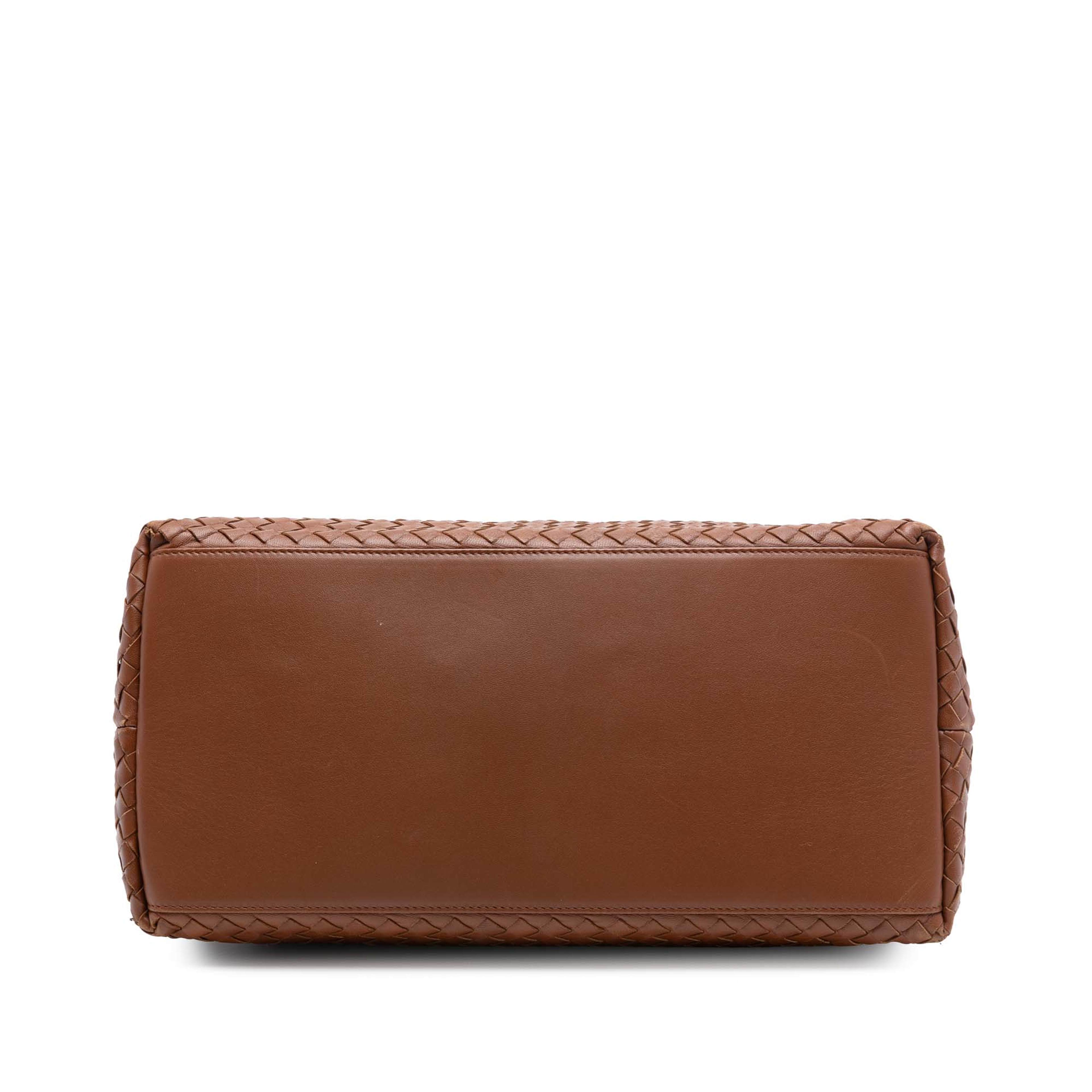 Bottega Veneta Nappa Intrecciato Tote, från Luxclusif, i färgen brown. Klicka för att öppna bilden i stort format