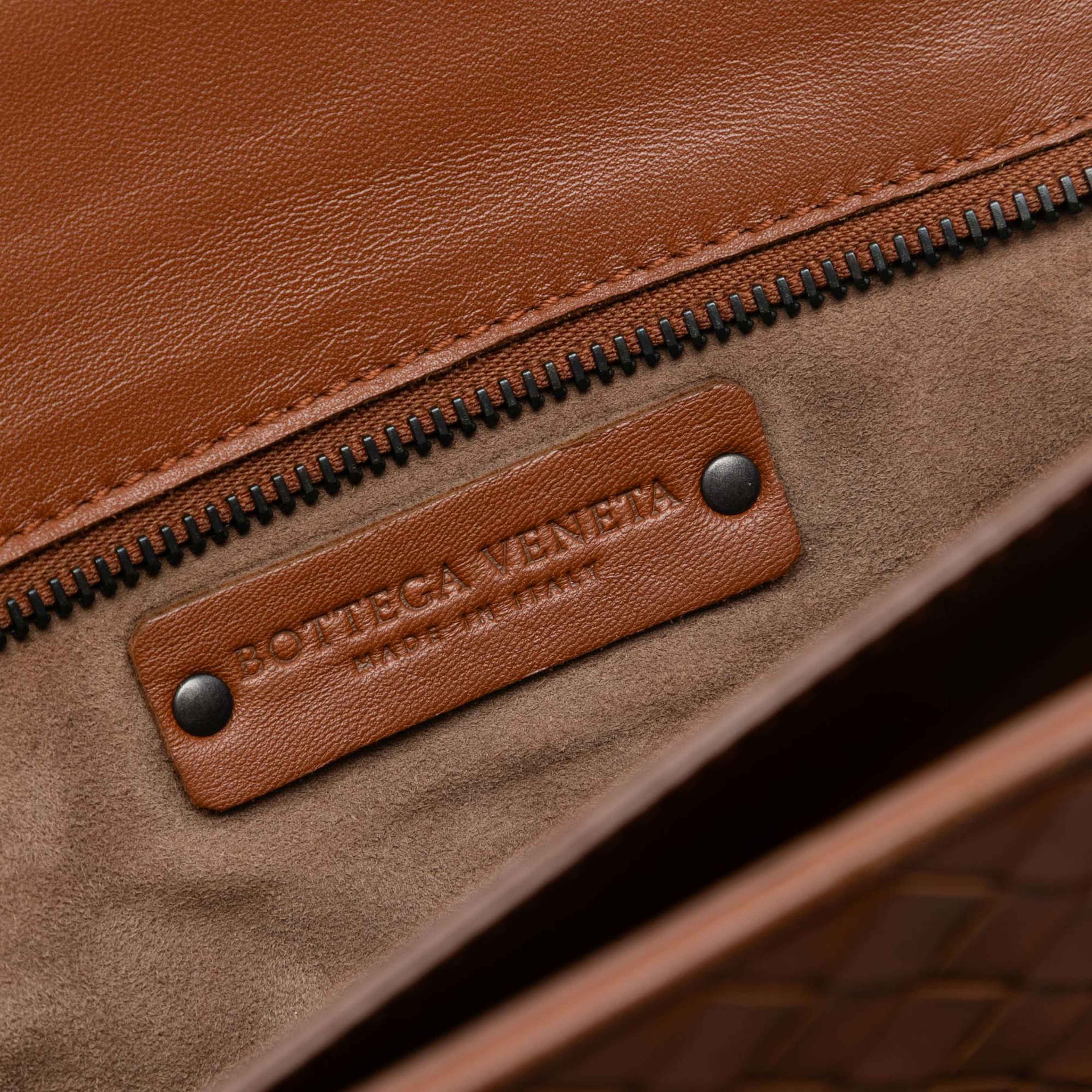 Bottega Veneta Nappa Intrecciato Tote, från Luxclusif, i färgen brown. Klicka för att öppna bilden i stort format