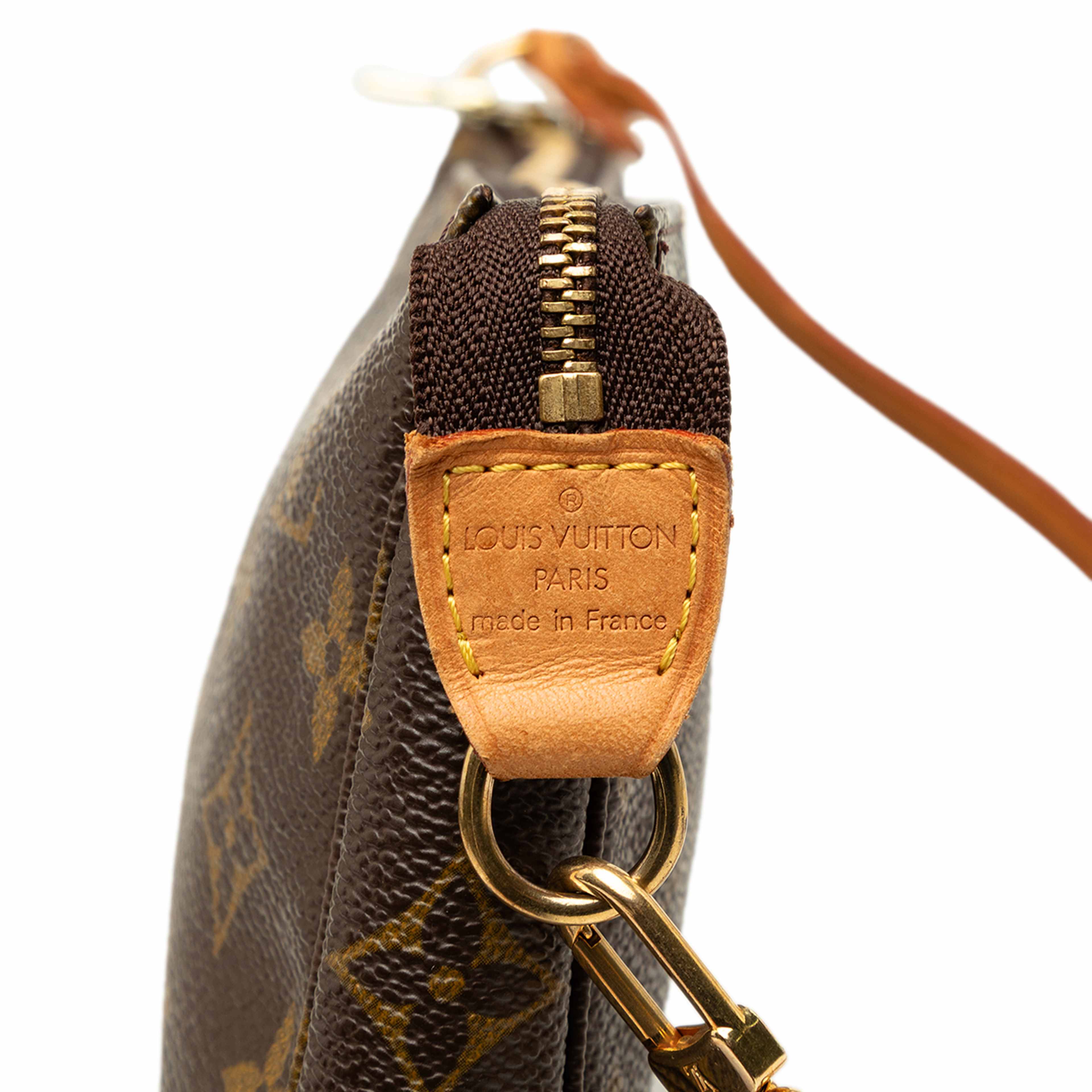 Louis Vuitton Monogram Pochette Accessoires, från Luxclusif, i färgen brun. Klicka för att öppna bilden i stort format