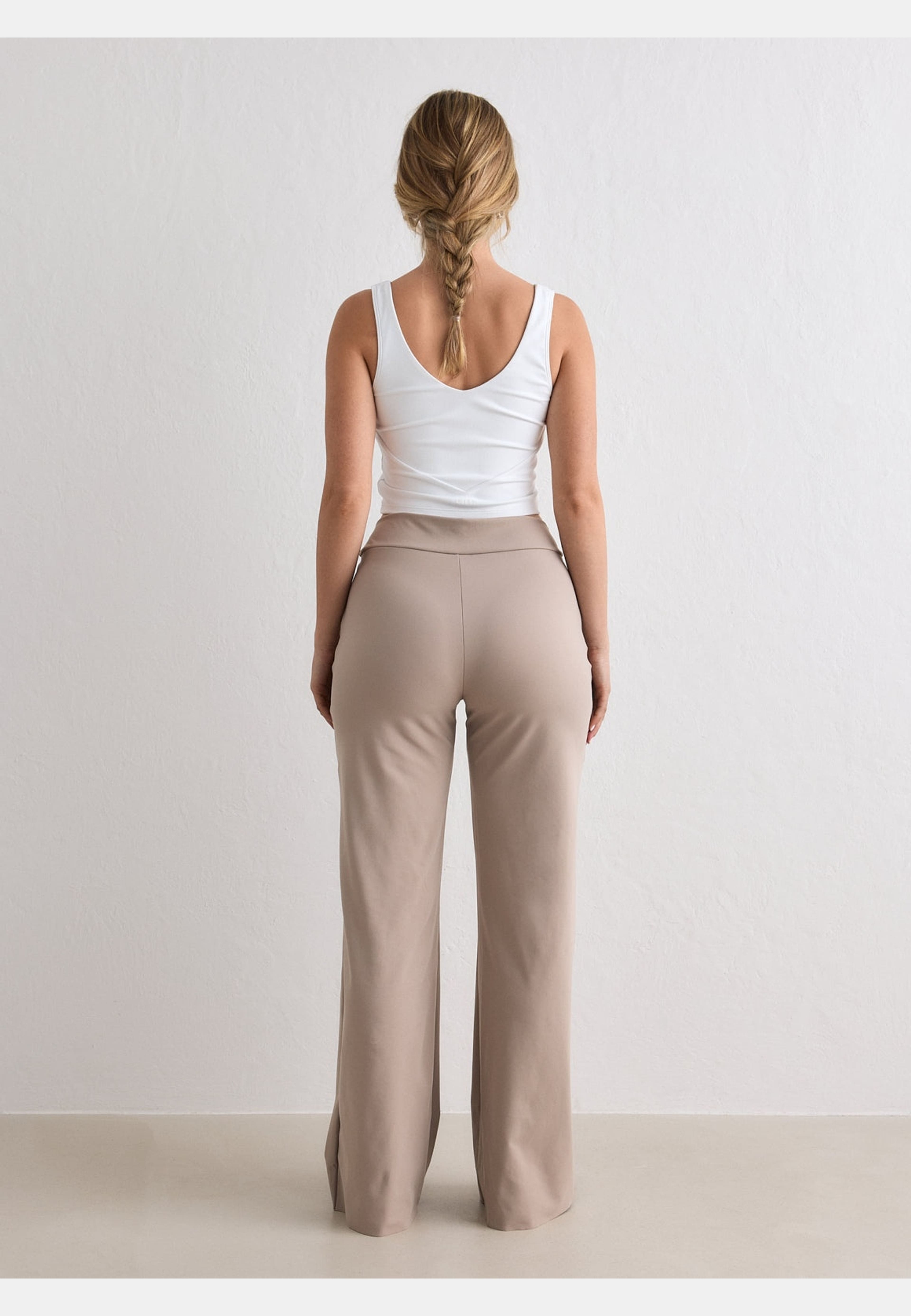 Sense Pants, från aim'n, i färgen dark clay. Klicka för att öppna bilden i stort format