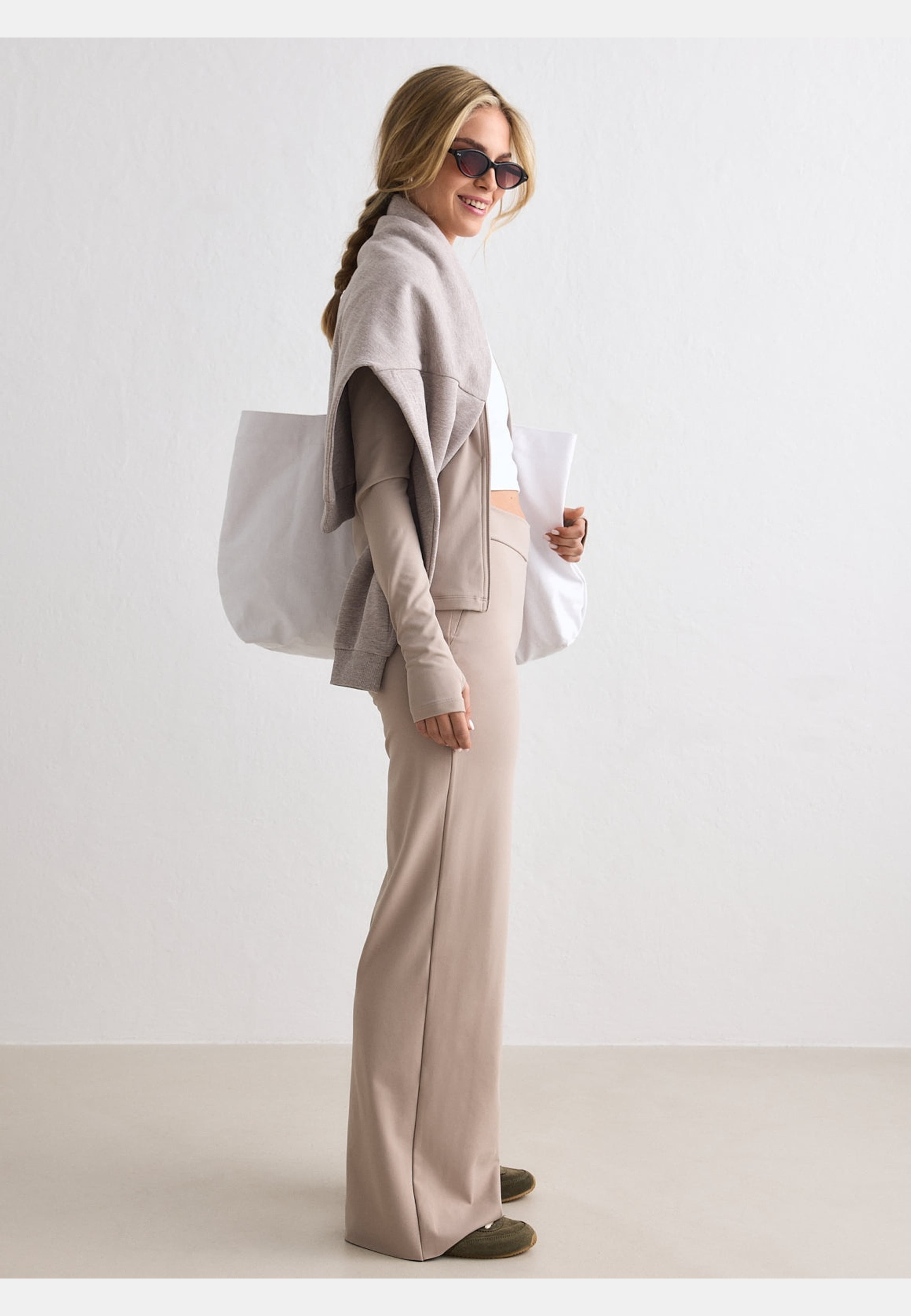 Sense Pants, från aim'n, i färgen dark clay. Klicka för att öppna bilden i stort format