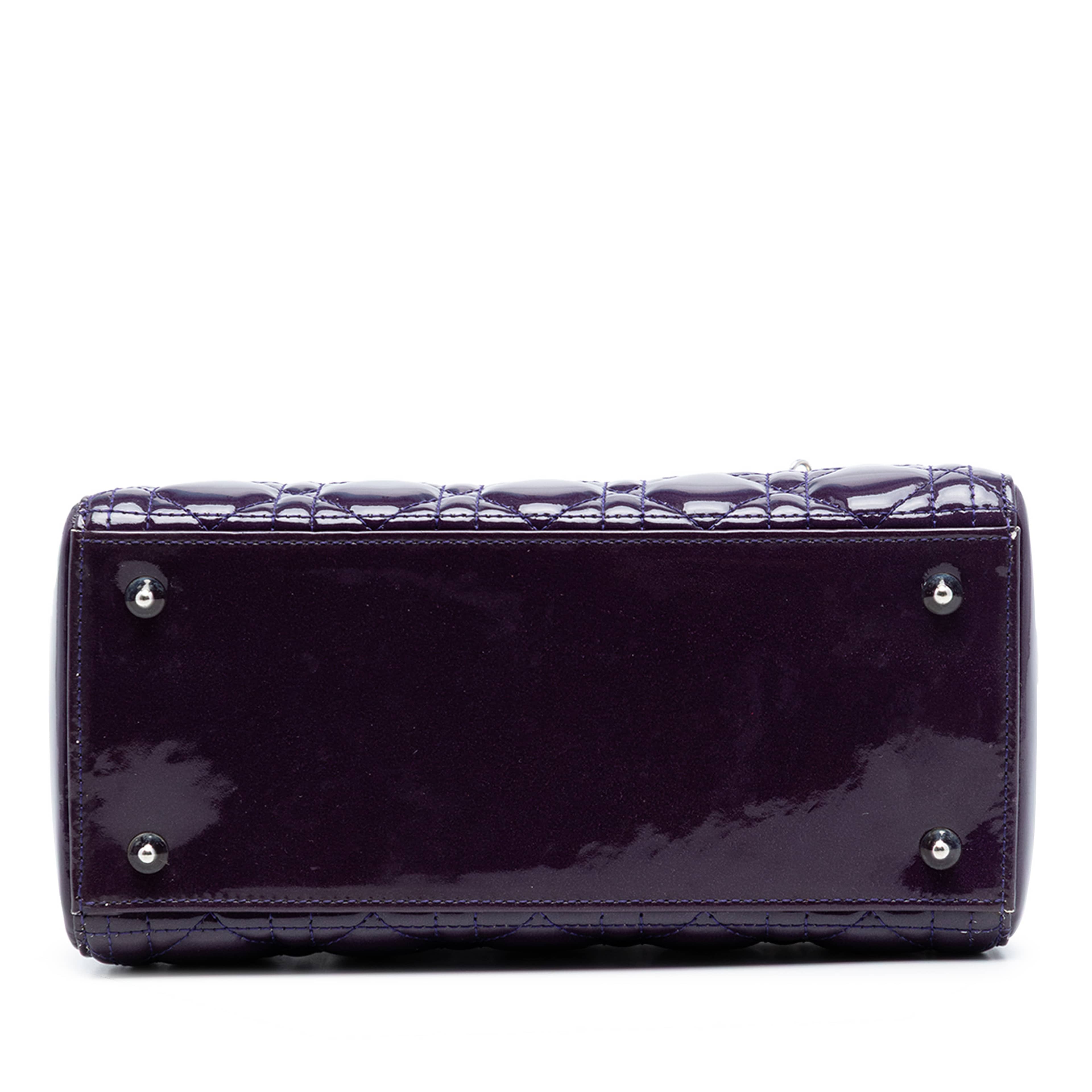 Dior Medium Ombre Patent Cannage Lady Dior, från Luxclusif, i färgen violet. Klicka för att öppna bilden i stort format