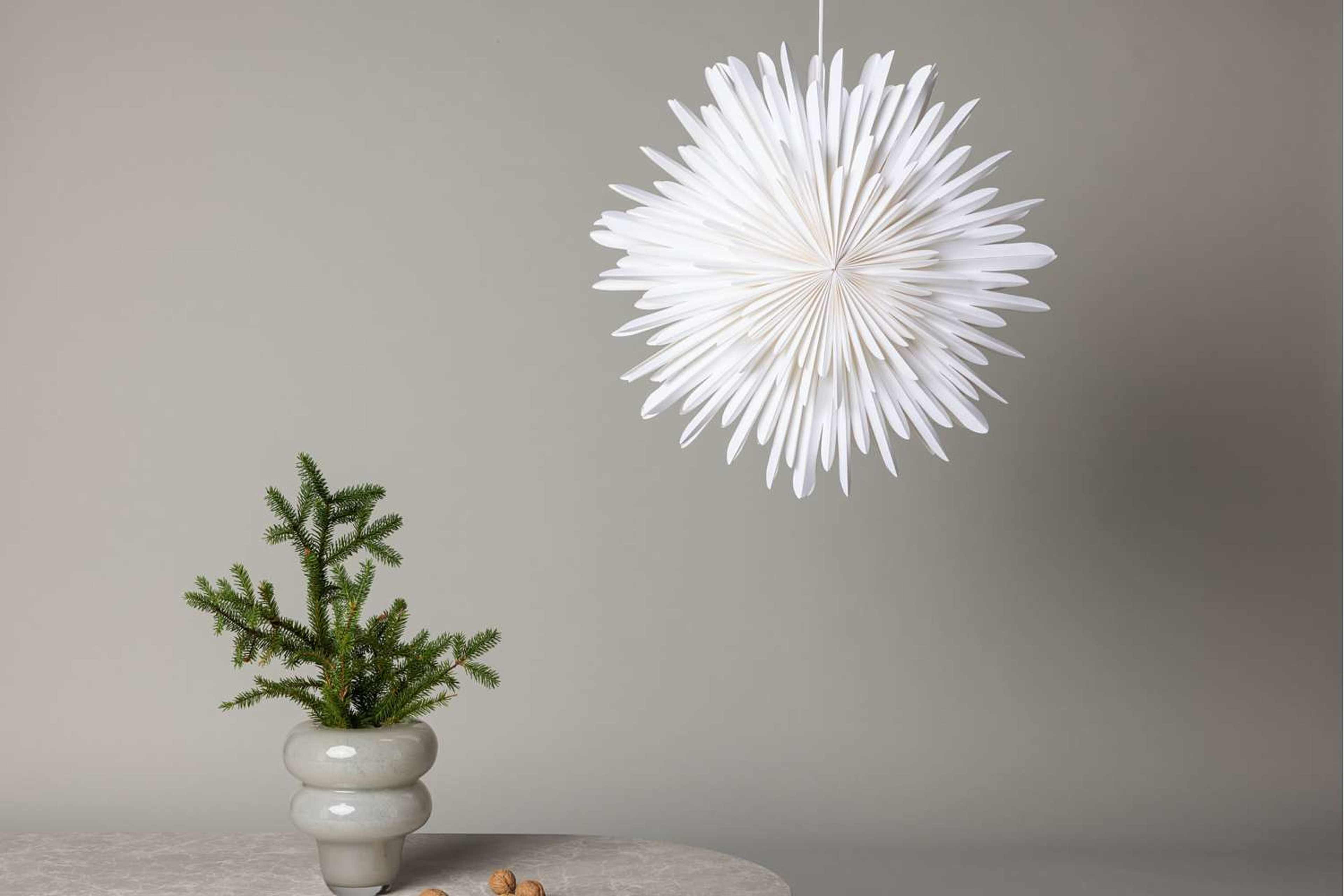 Sälen Adventsstjärna, från Venture Home, i färgen white. Klicka för att öppna bilden i stort format