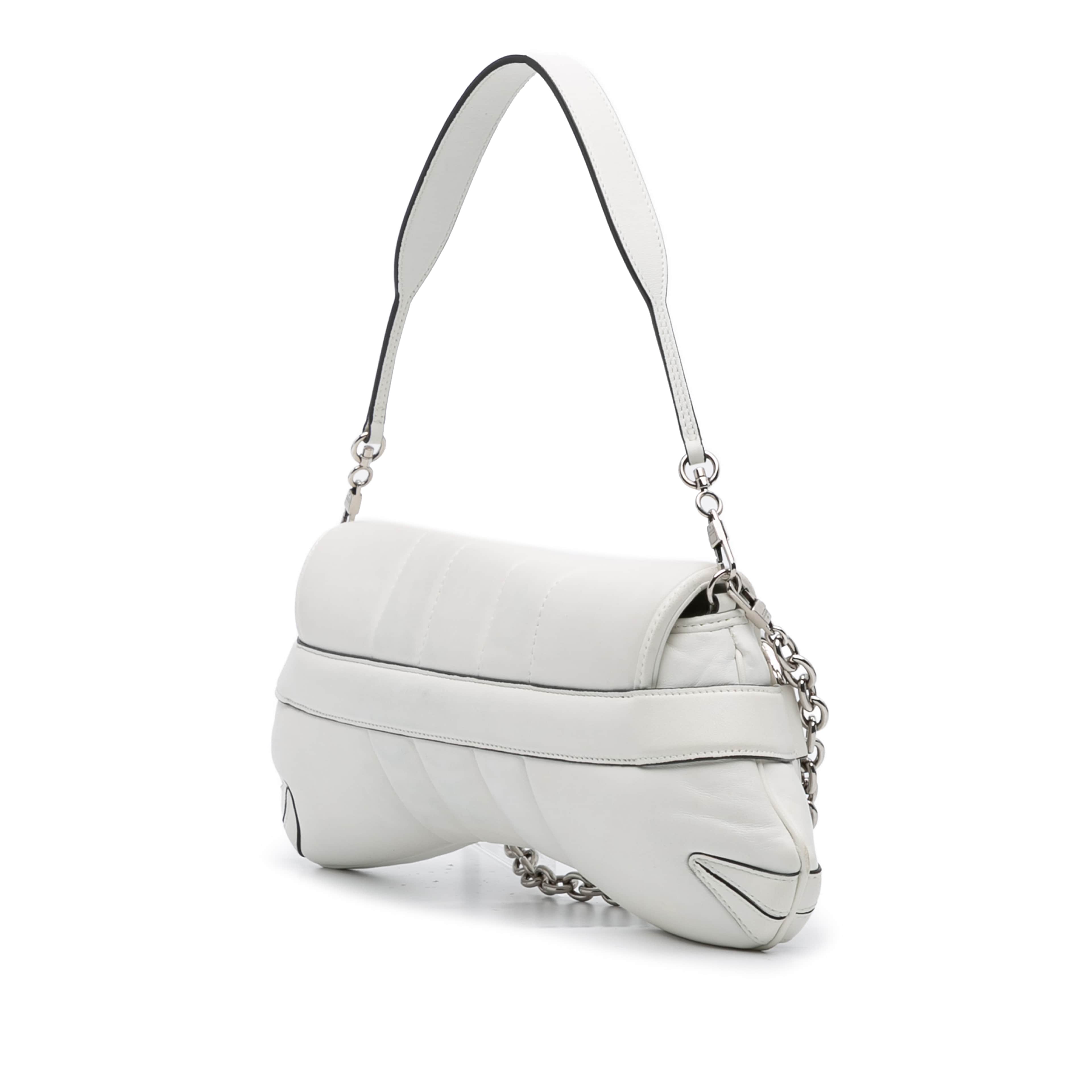 Gucci Small Leather Horsebit Chain Satchel, från Luxclusif, i färgen white. Klicka för att öppna bilden i stort format