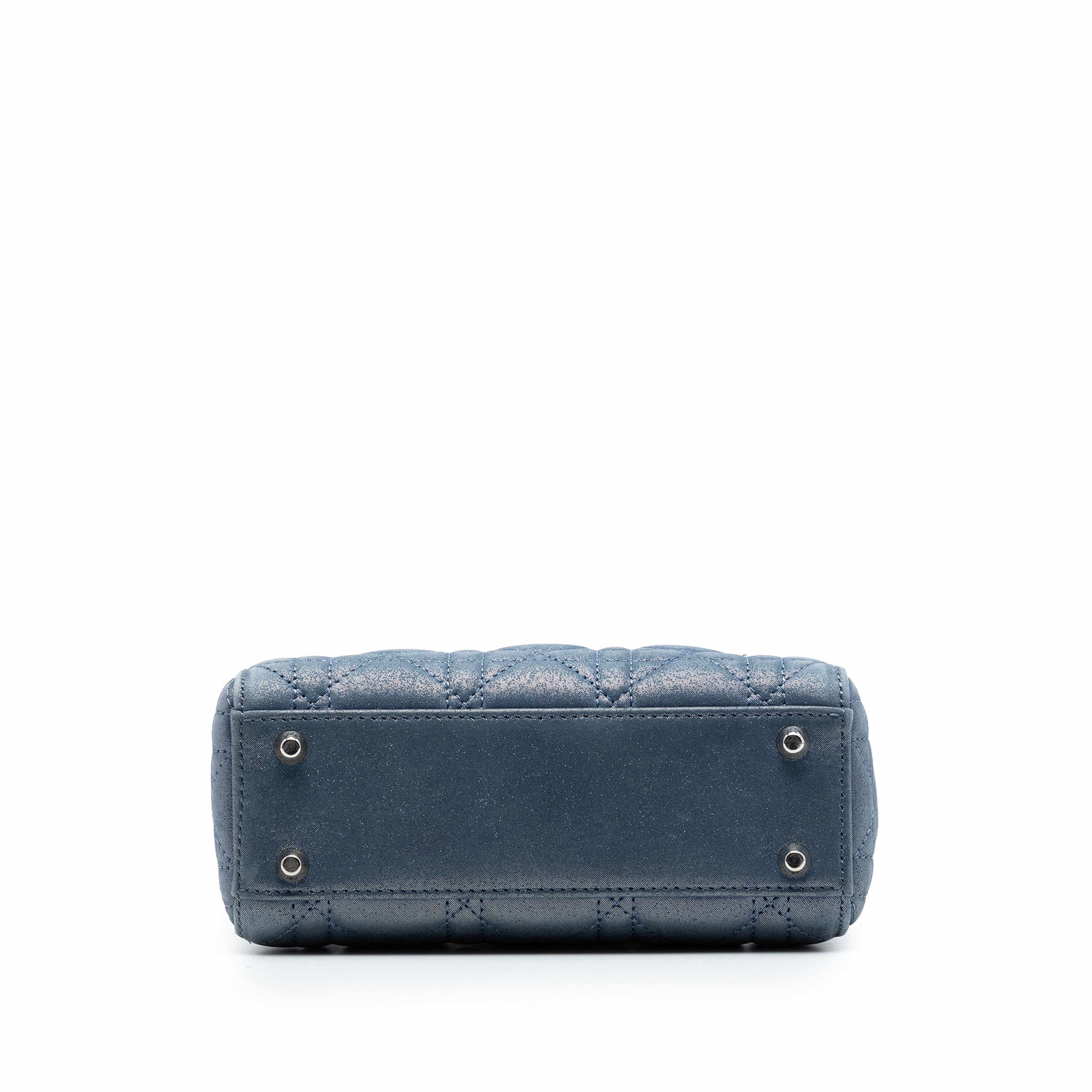 Dior Mini Iridescent Lambskin Cannage Lady Dior, från Luxclusif, i färgen blå. Klicka för att öppna bilden i stort format