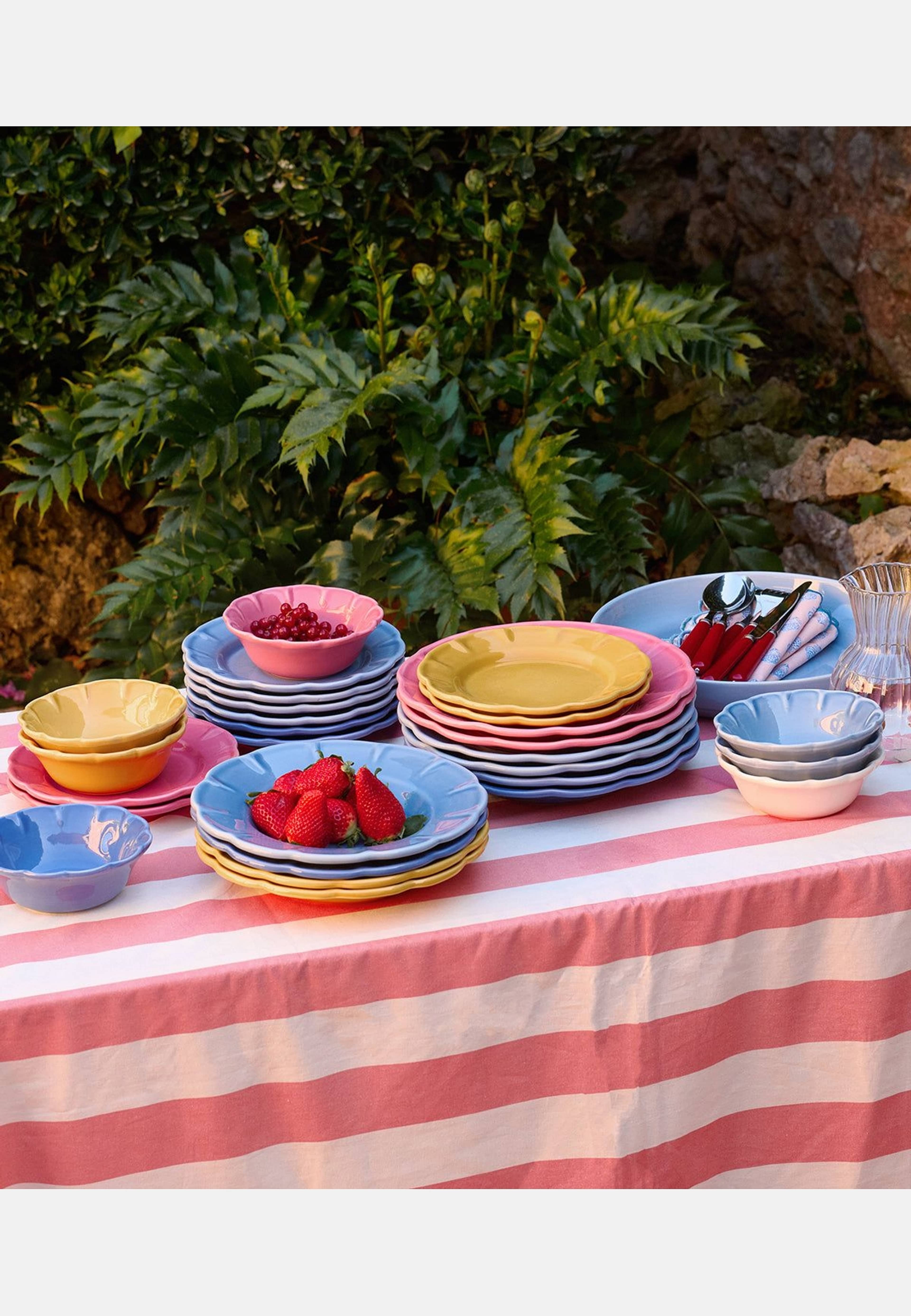 Everyday Charm Djup Tallrik - 25 Cm, från Pick A Poppy, i färgen light blue. Klicka för att öppna bilden i stort format