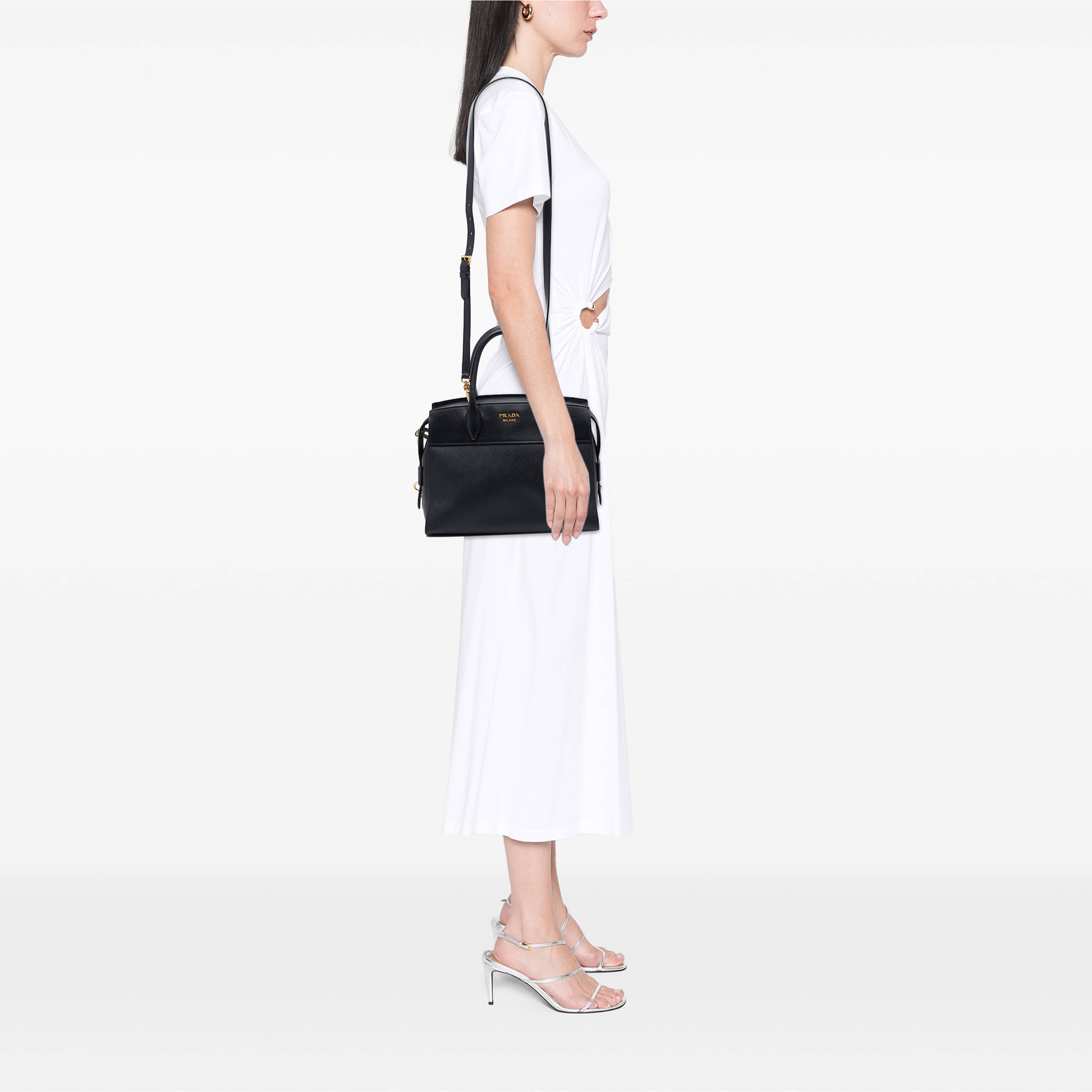 Prada Saffiano And City Calf Esplanade Satchel, från Luxclusif, i färgen svart. Klicka för att öppna bilden i stort format