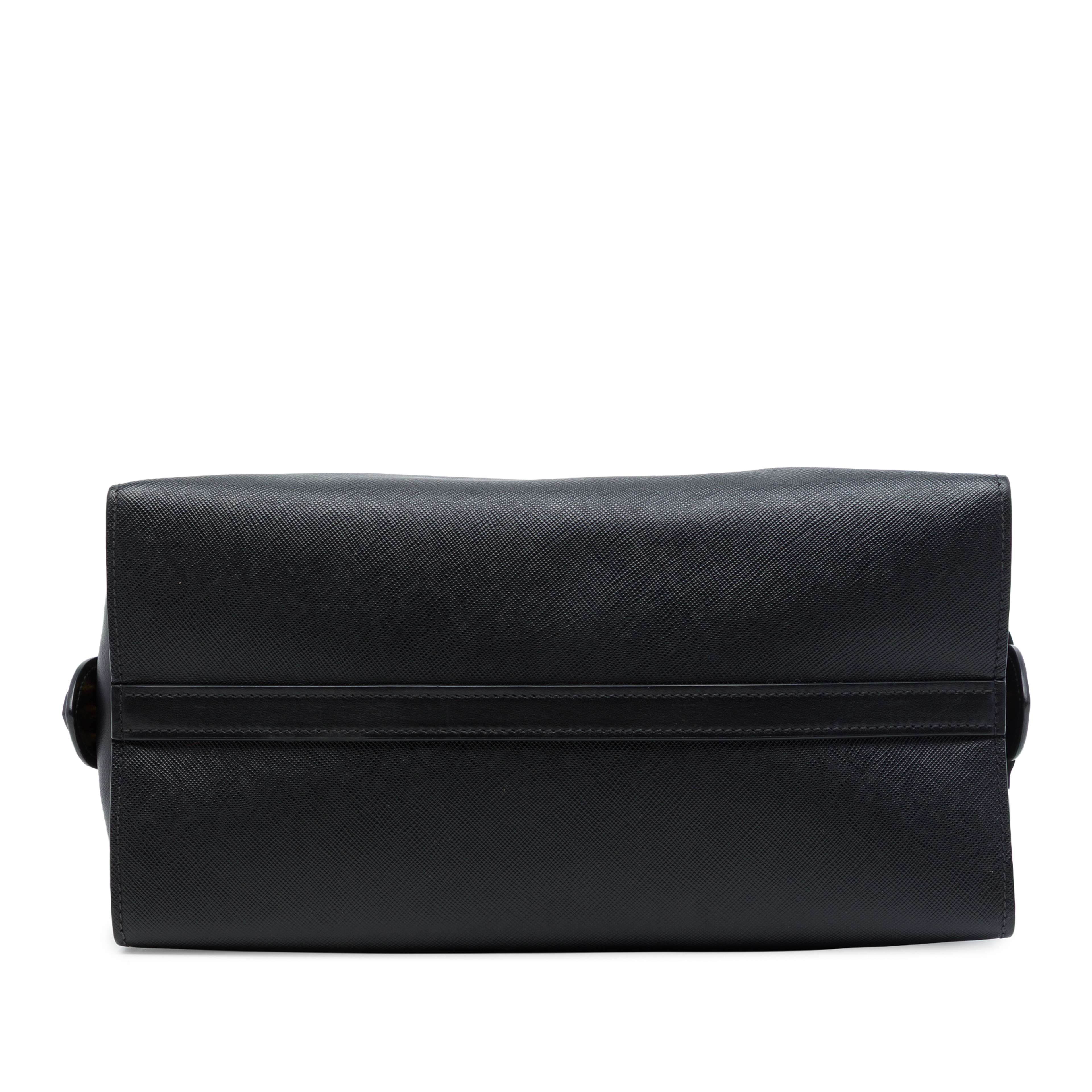 Prada Saffiano And City Calf Esplanade Satchel, från Luxclusif, i färgen svart. Klicka för att öppna bilden i stort format