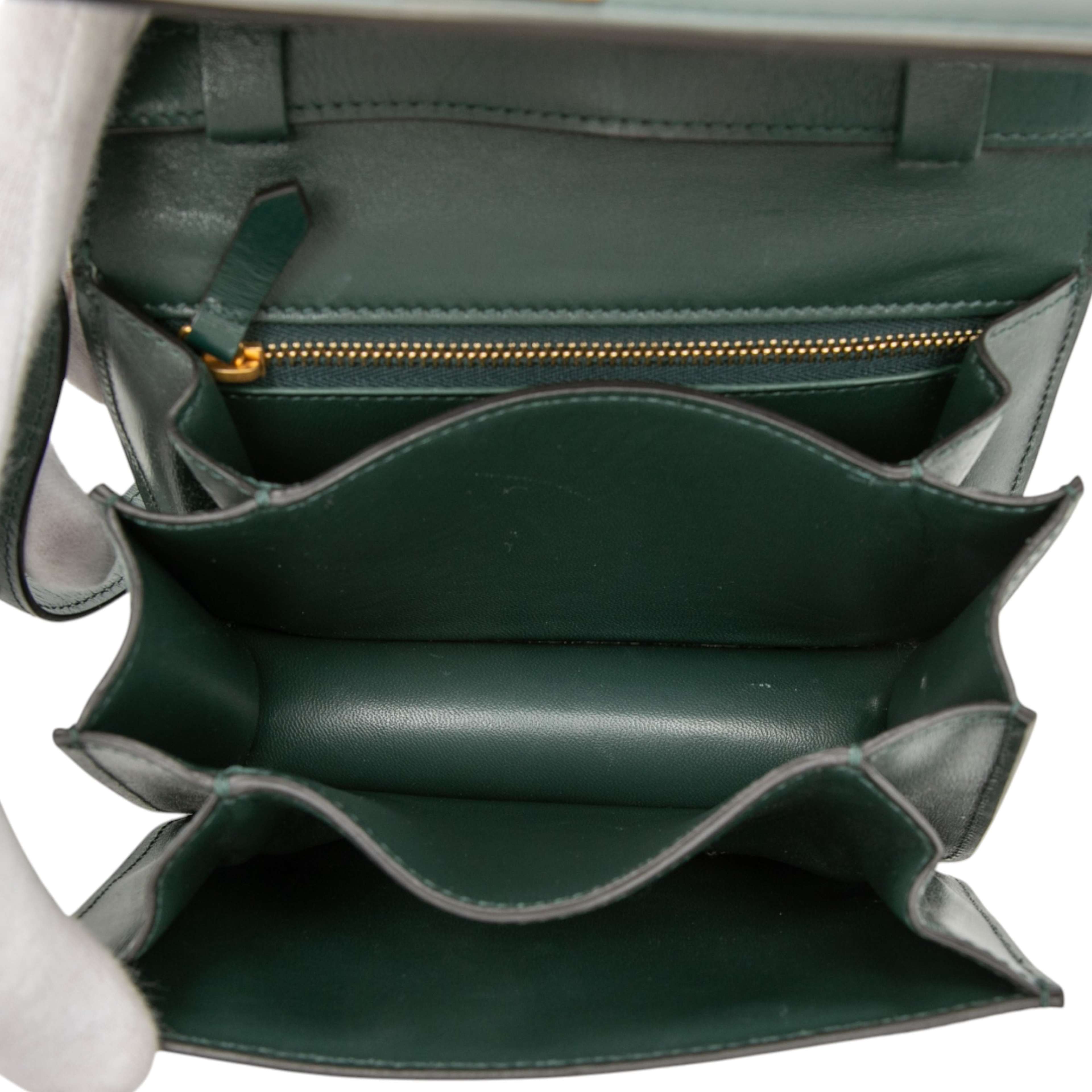 Celine Small Calfskin Classic Box, från Luxclusif, i färgen dark green. Klicka för att öppna bilden i stort format