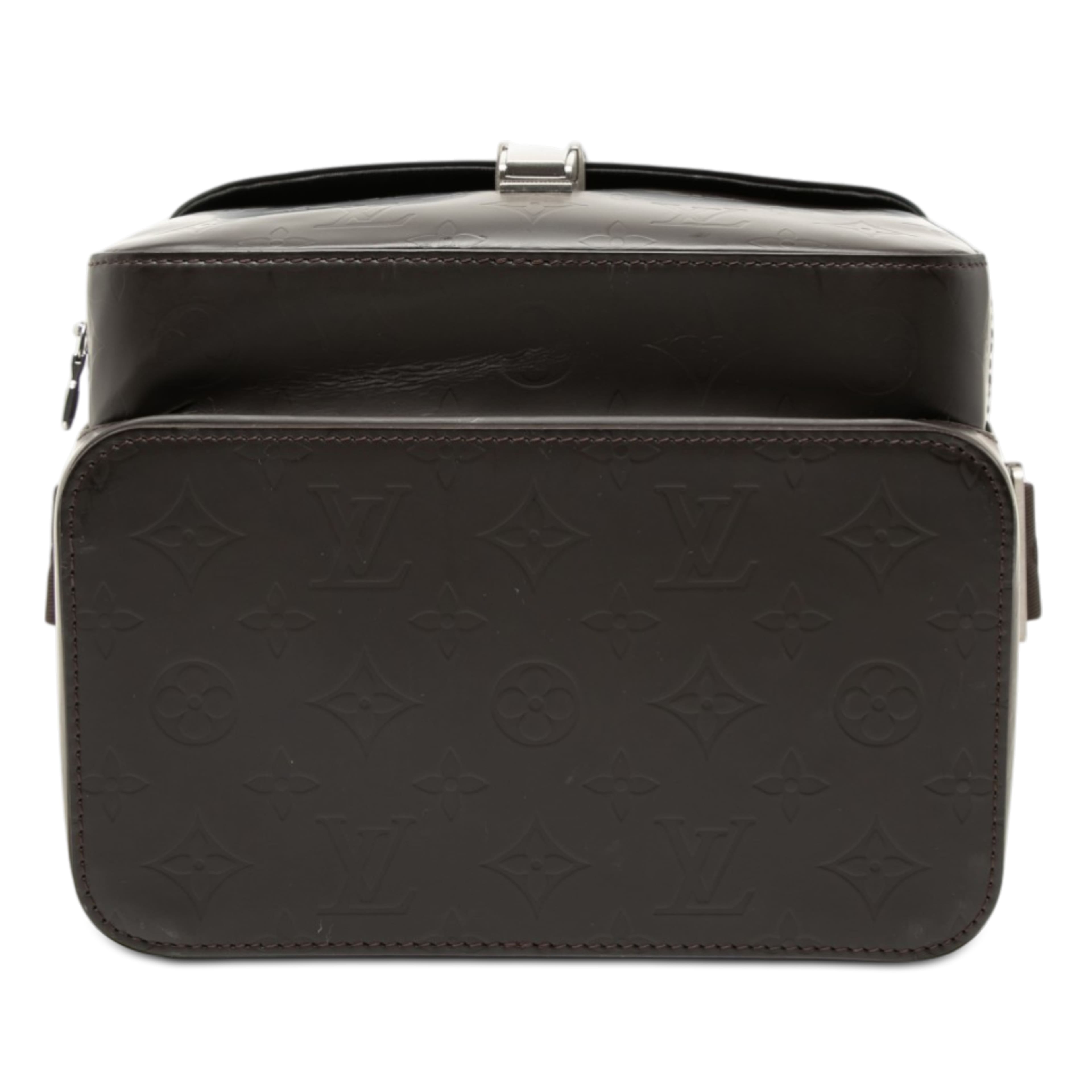 Louis Vuitton Monogram Glace Charly, från Luxclusif, i färgen dark brown. Klicka för att öppna bilden i stort format