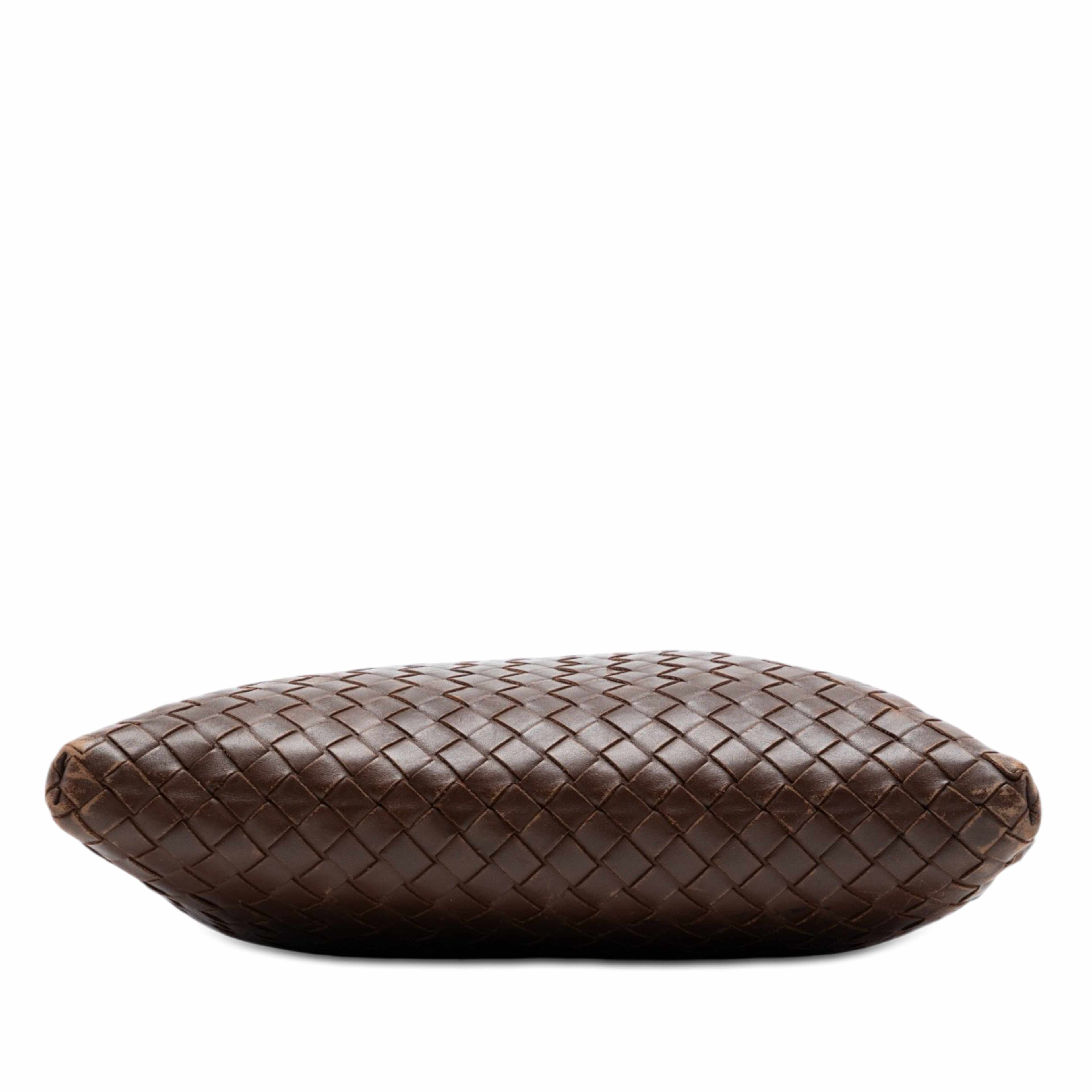 Bottega Veneta Nappa Intrecciato Crossbody, från Luxclusif, i färgen brown. Klicka för att öppna bilden i stort format