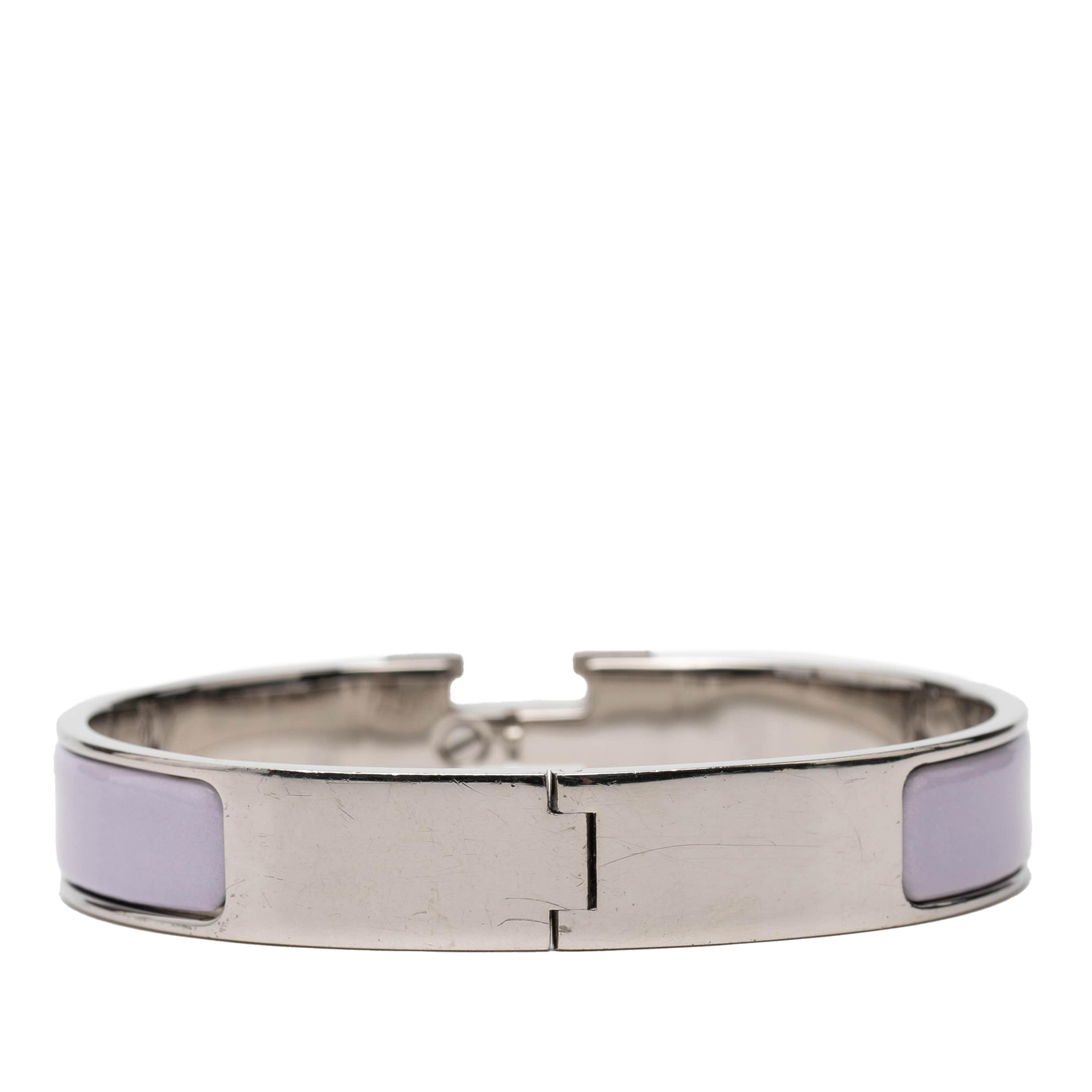 Hermès Enamel Clic H Bracelet Gm, från Luxclusif, i färgen light purple. Klicka för att öppna bilden i stort format