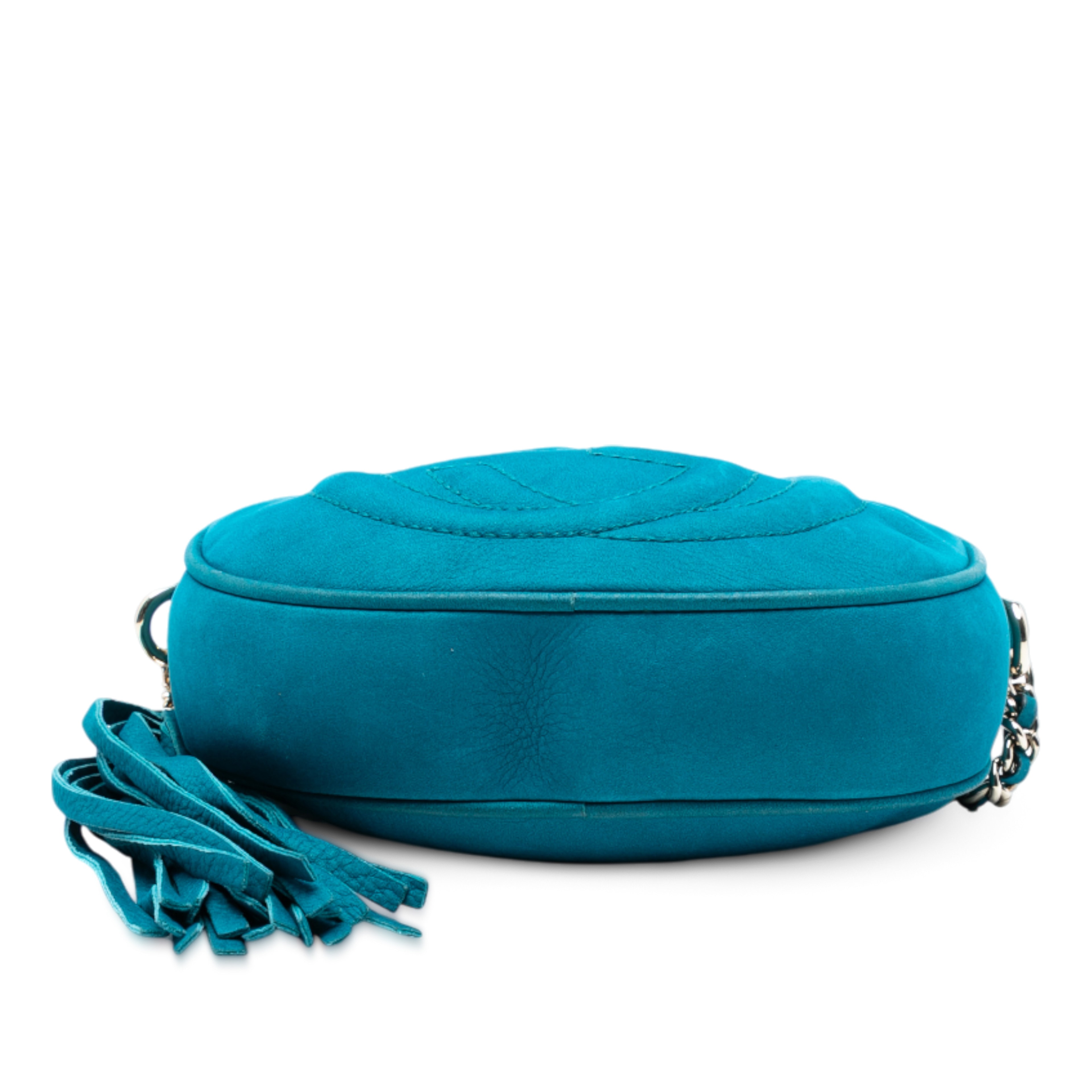 Gucci Mini Pebbled Calfskin Soho Chain Crossbody, från Luxclusif, i färgen blue. Klicka för att öppna bilden i stort format
