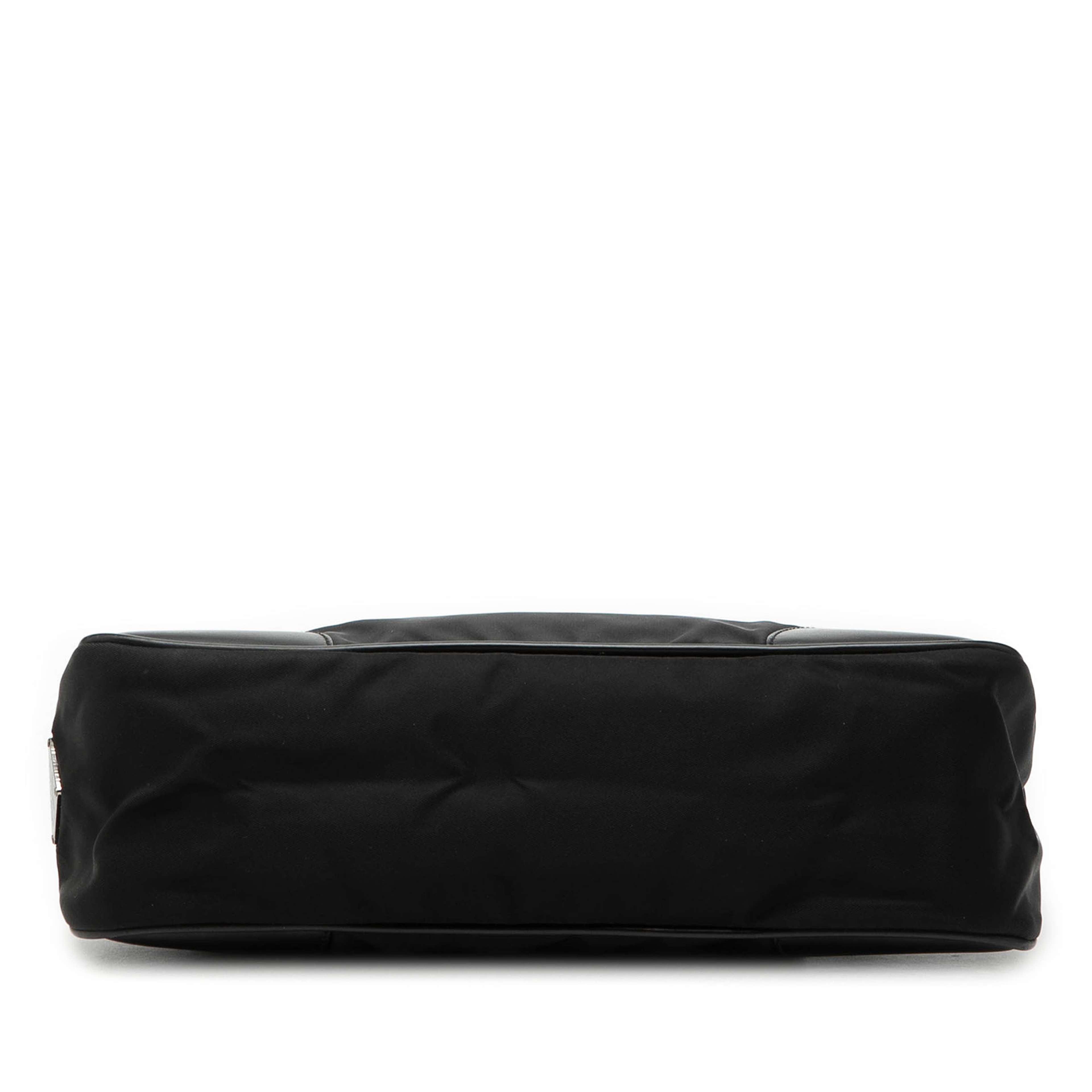 Prada Vitello Trimmed Tessuto Handbag, från Luxclusif, i färgen black. Klicka för att öppna bilden i stort format