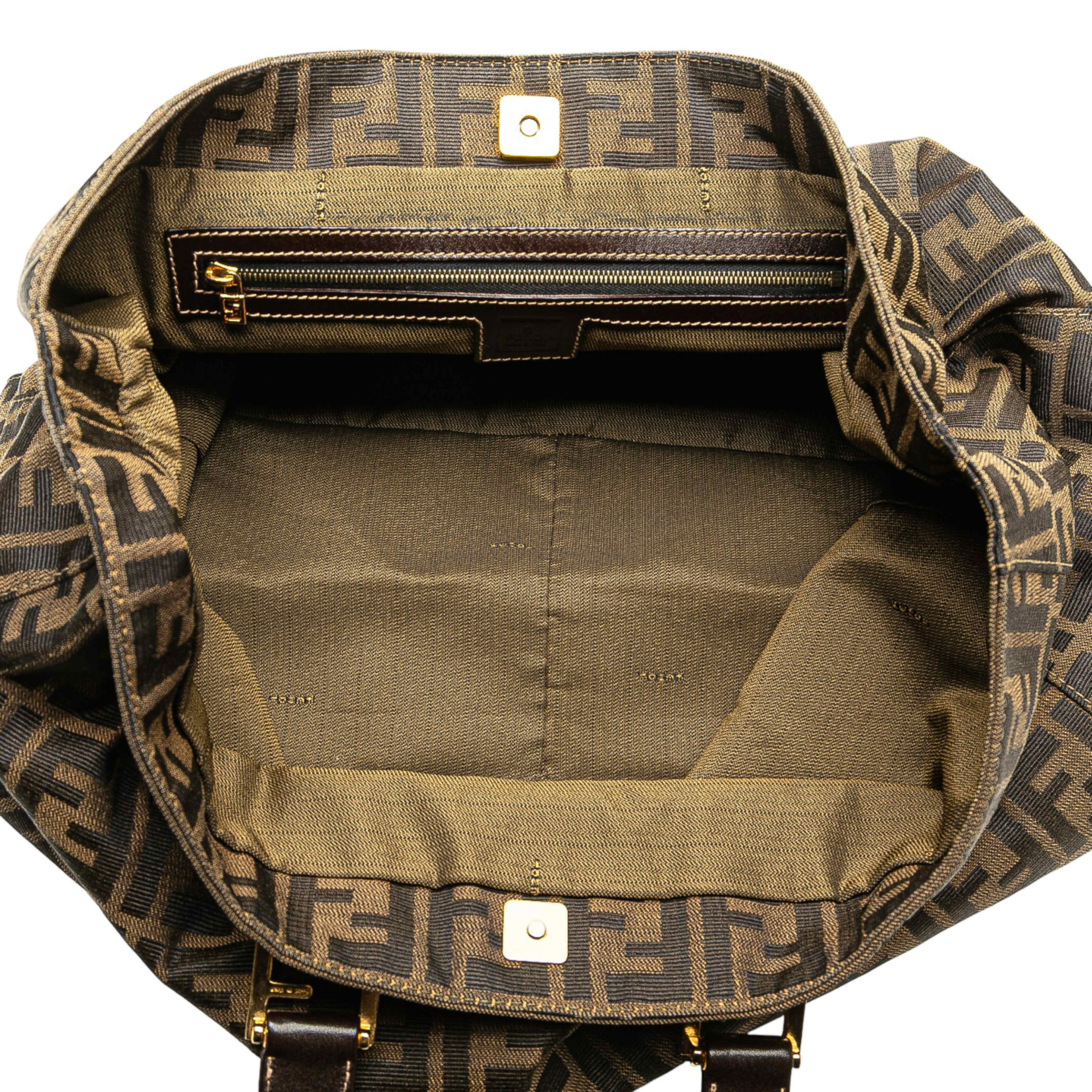 Fendi Large Zucca Canvas Twins Tote, från Luxclusif, i färgen brown. Klicka för att öppna bilden i stort format