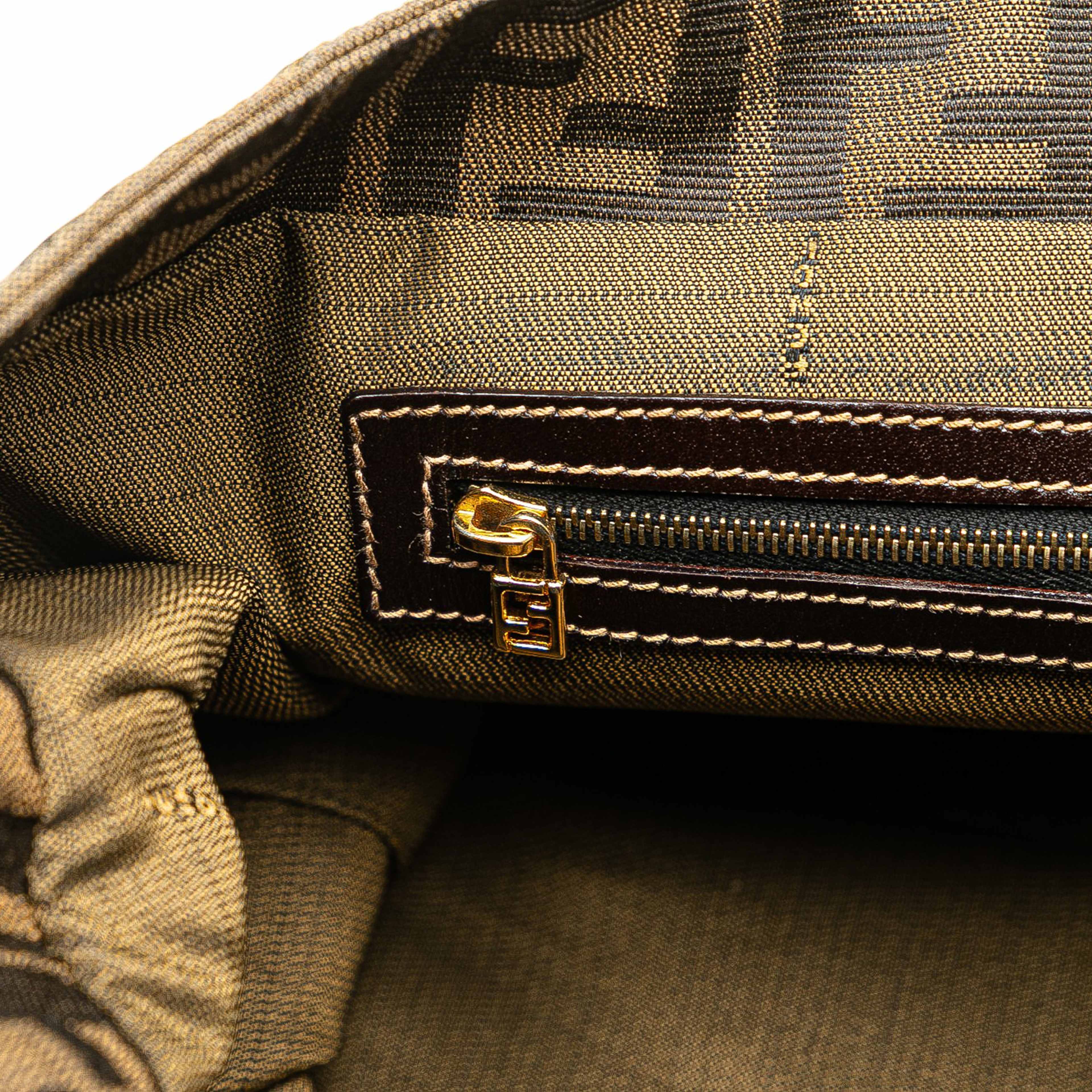 Fendi Large Zucca Canvas Twins Tote, från Luxclusif, i färgen brown. Klicka för att öppna bilden i stort format