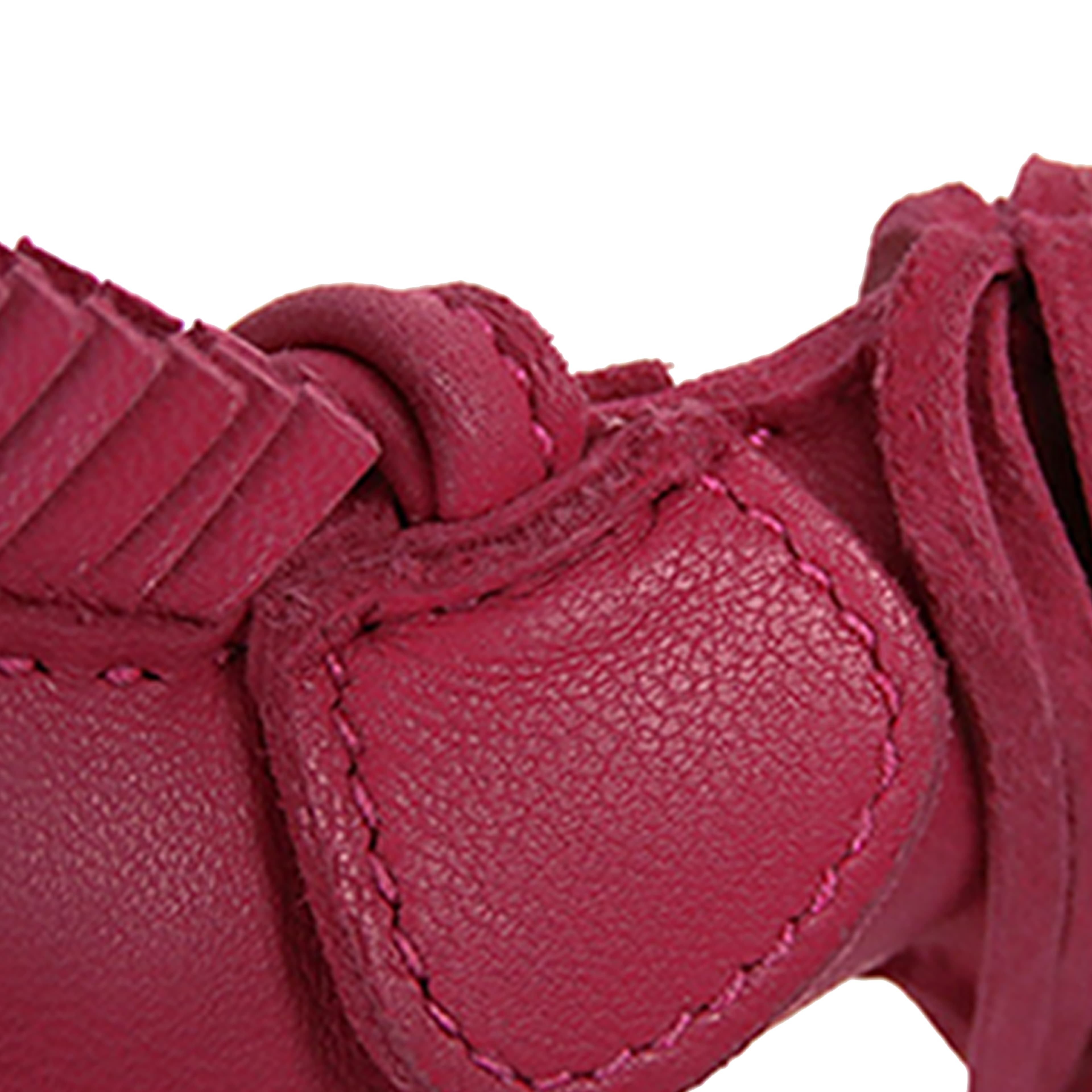 Hermès Milo Lambskin Grigri Rodeo Bag Charm Pm, från Luxclusif, i färgen dark pink. Klicka för att öppna bilden i stort format