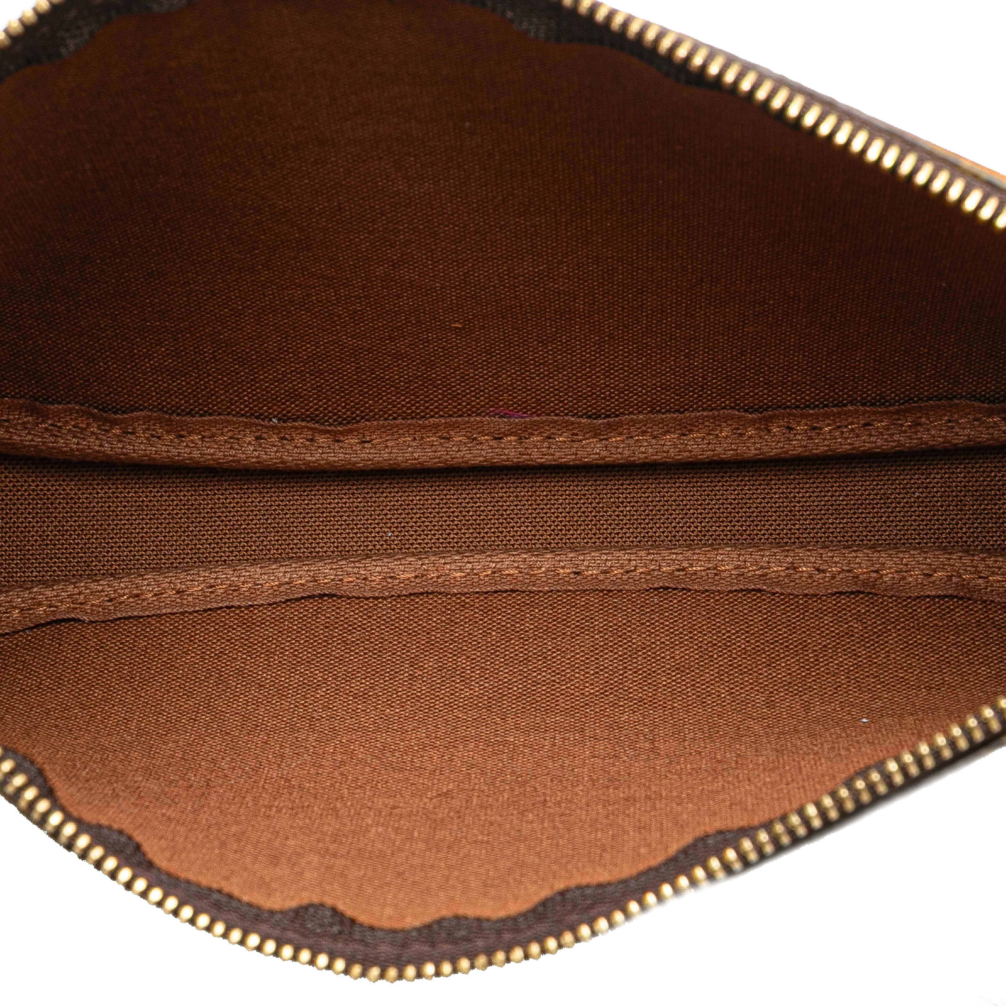 Louis Vuitton Monogram Pochette Accessoires, från Luxclusif, i färgen brown. Klicka för att öppna bilden i stort format