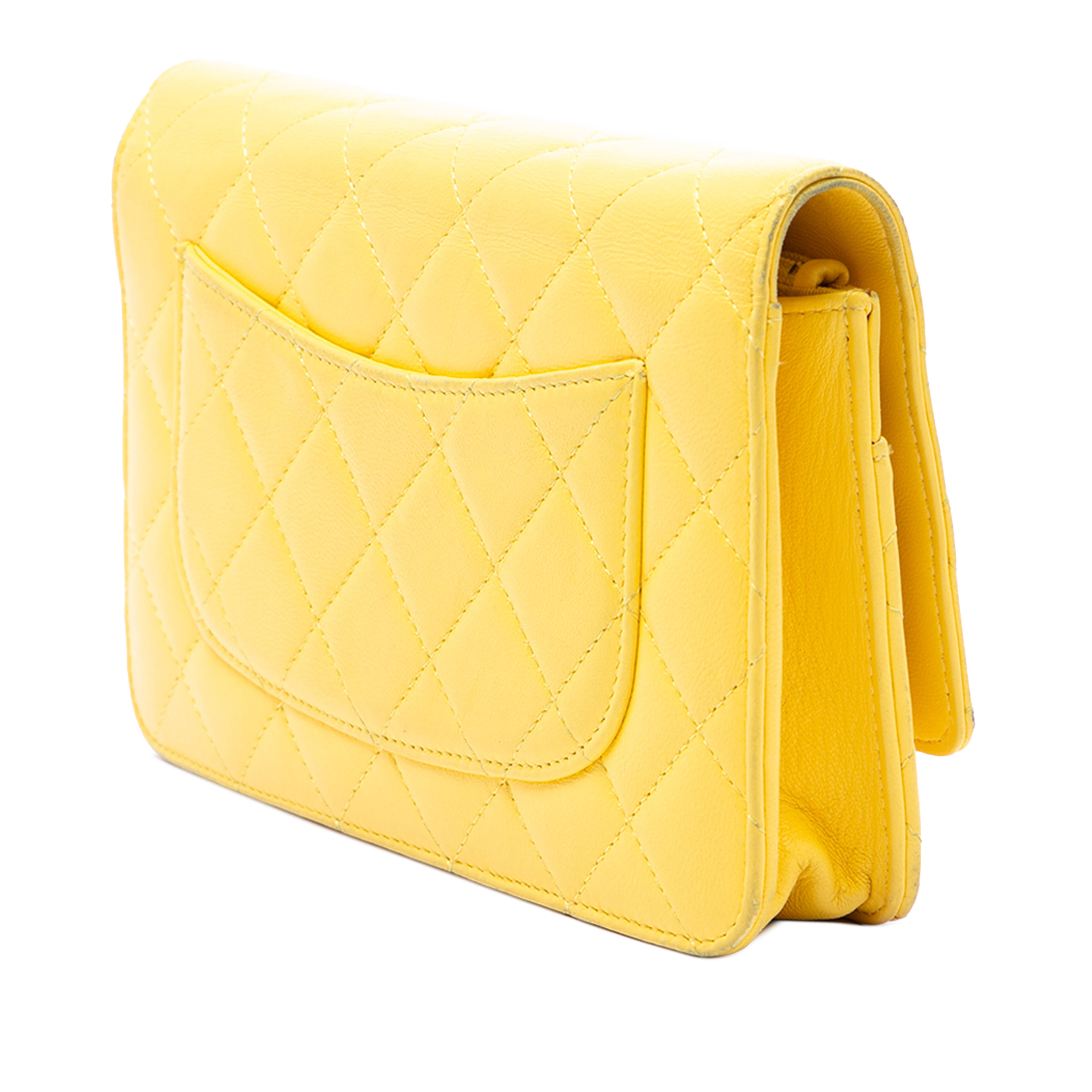 Chanel Cc Quilted Lambskin Wallet On Chain, från Luxclusif, i färgen gul. Klicka för att öppna bilden i stort format
