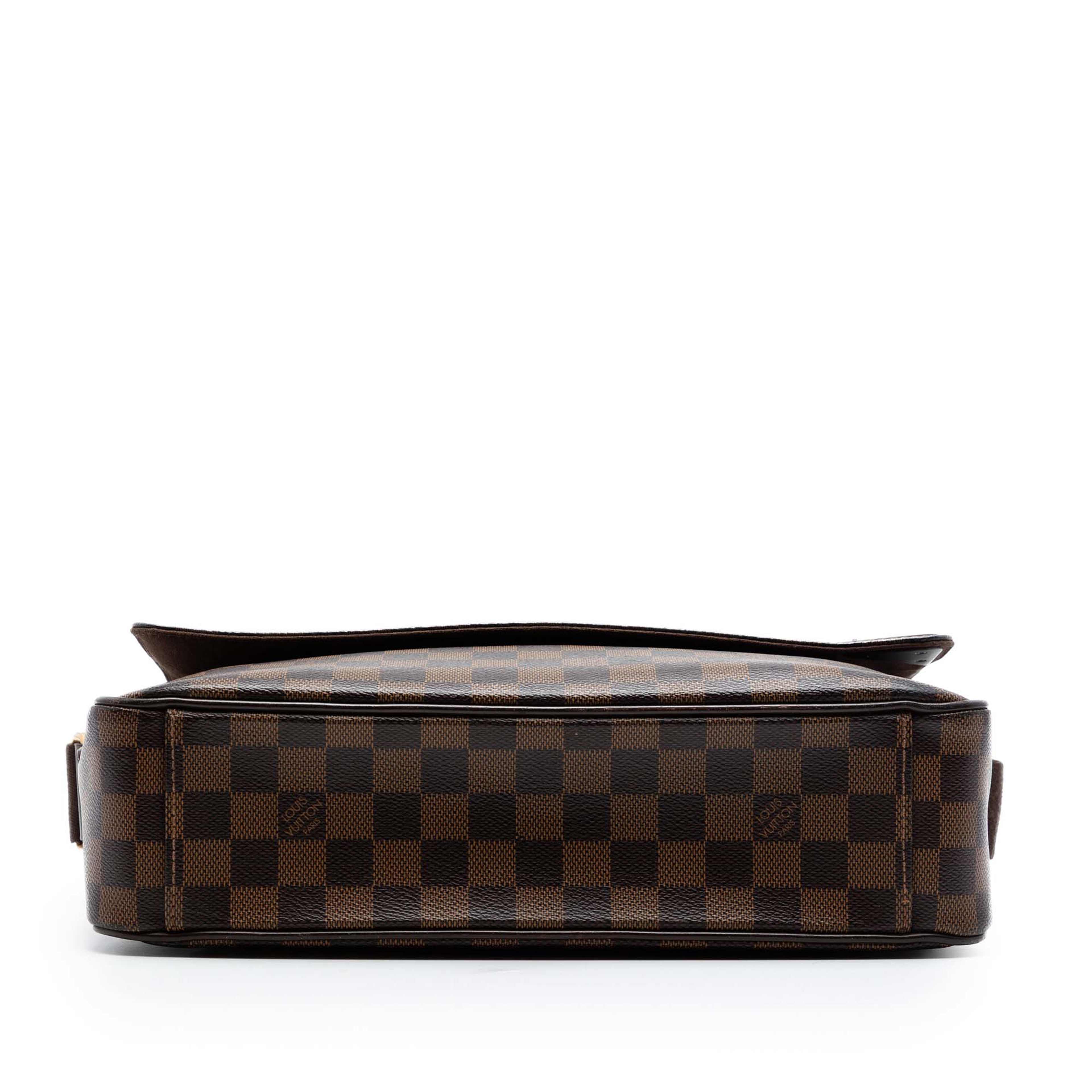 Louis Vuitton Damier Ebene Shelton Mm, från Luxclusif, i färgen brun. Klicka för att öppna bilden i stort format