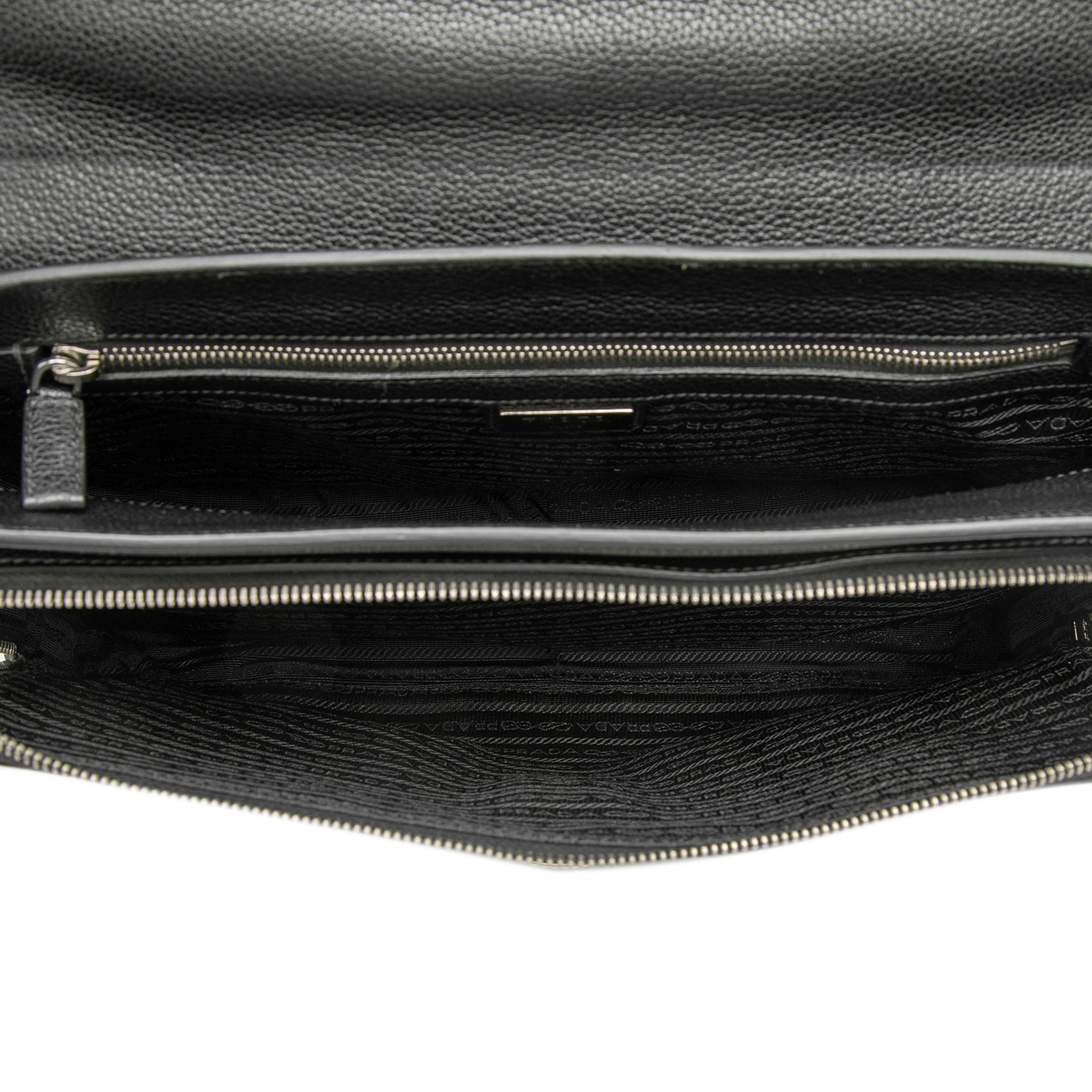 Prada Leather Business Bag, från Luxclusif, i färgen black. Klicka för att öppna bilden i stort format