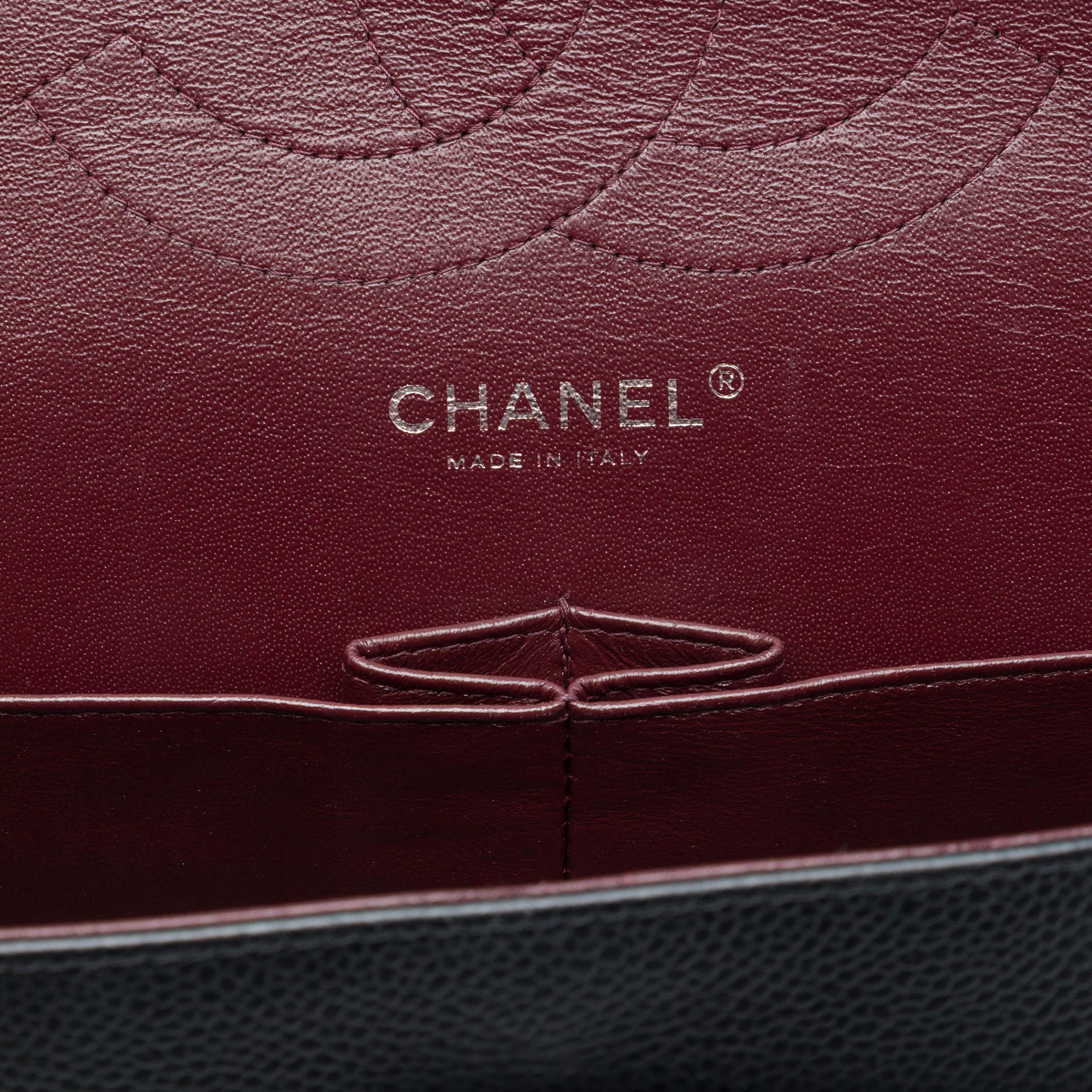 Chanel Jumbo Classic Caviar Double Flap, från Luxclusif, i färgen svart. Klicka för att öppna bilden i stort format