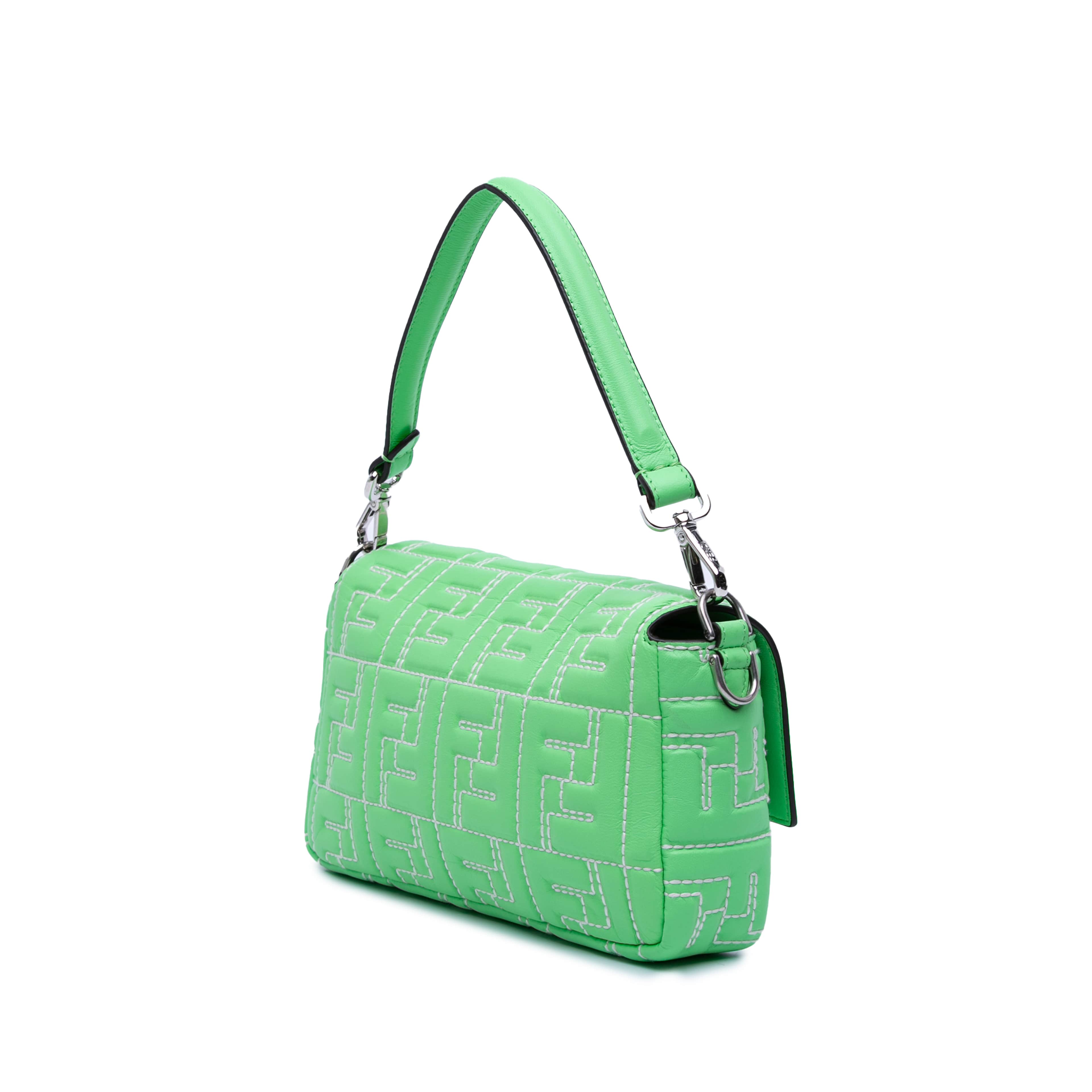 Fendi Zucca Embossed Stitched Leather Baguette Satchel, från Luxclusif, i färgen light green. Klicka för att öppna bilden i stort format