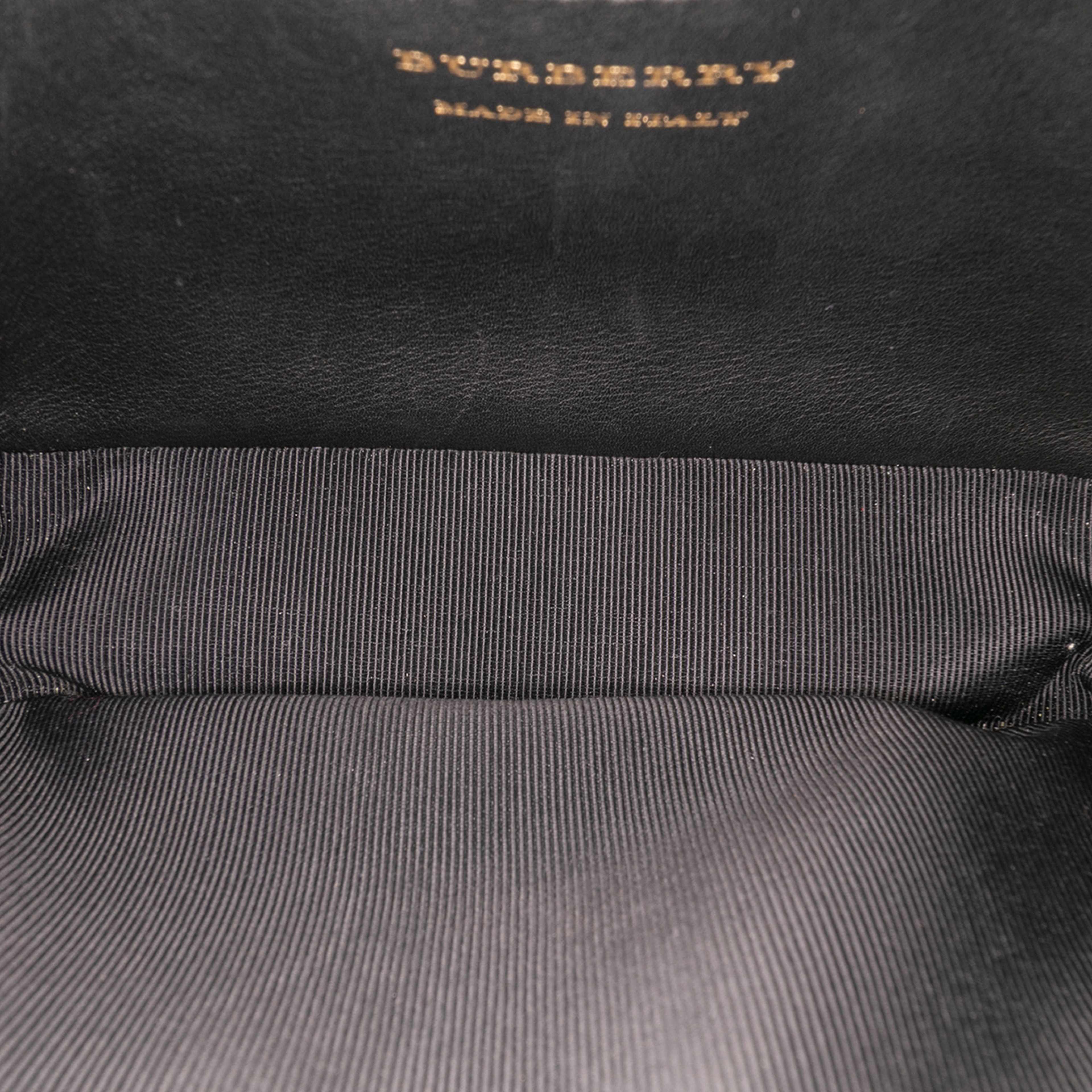 Burberry Haymarket Check Canvas 1983 Link Belt Bag, från Luxclusif, i färgen beige. Klicka för att öppna bilden i stort format