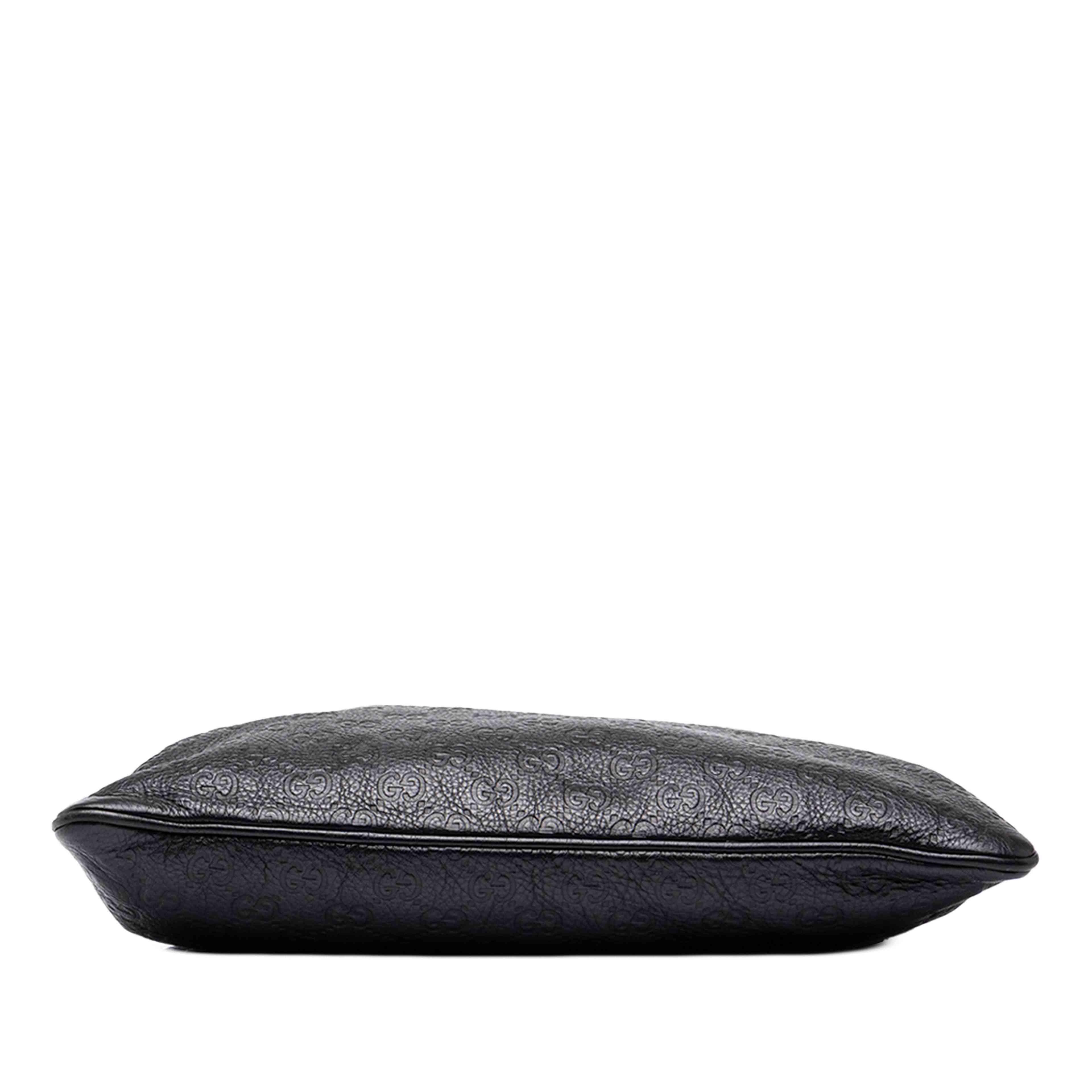 Gucci Guccissima Crossbody, från Luxclusif, i färgen svart. Klicka för att öppna bilden i stort format