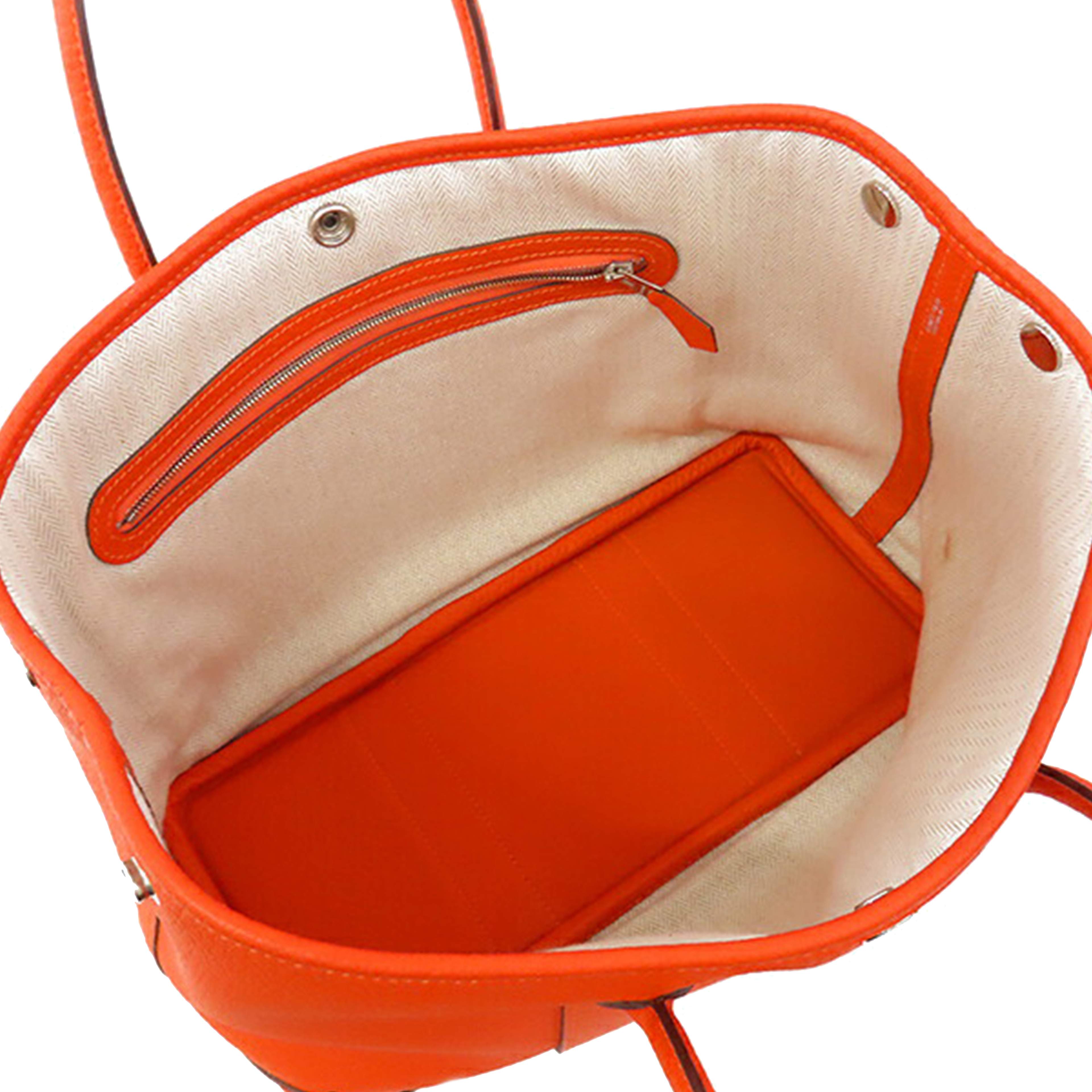 Hermès Negonda Garden Party 30, från Luxclusif, i färgen dark orange. Klicka för att öppna bilden i stort format