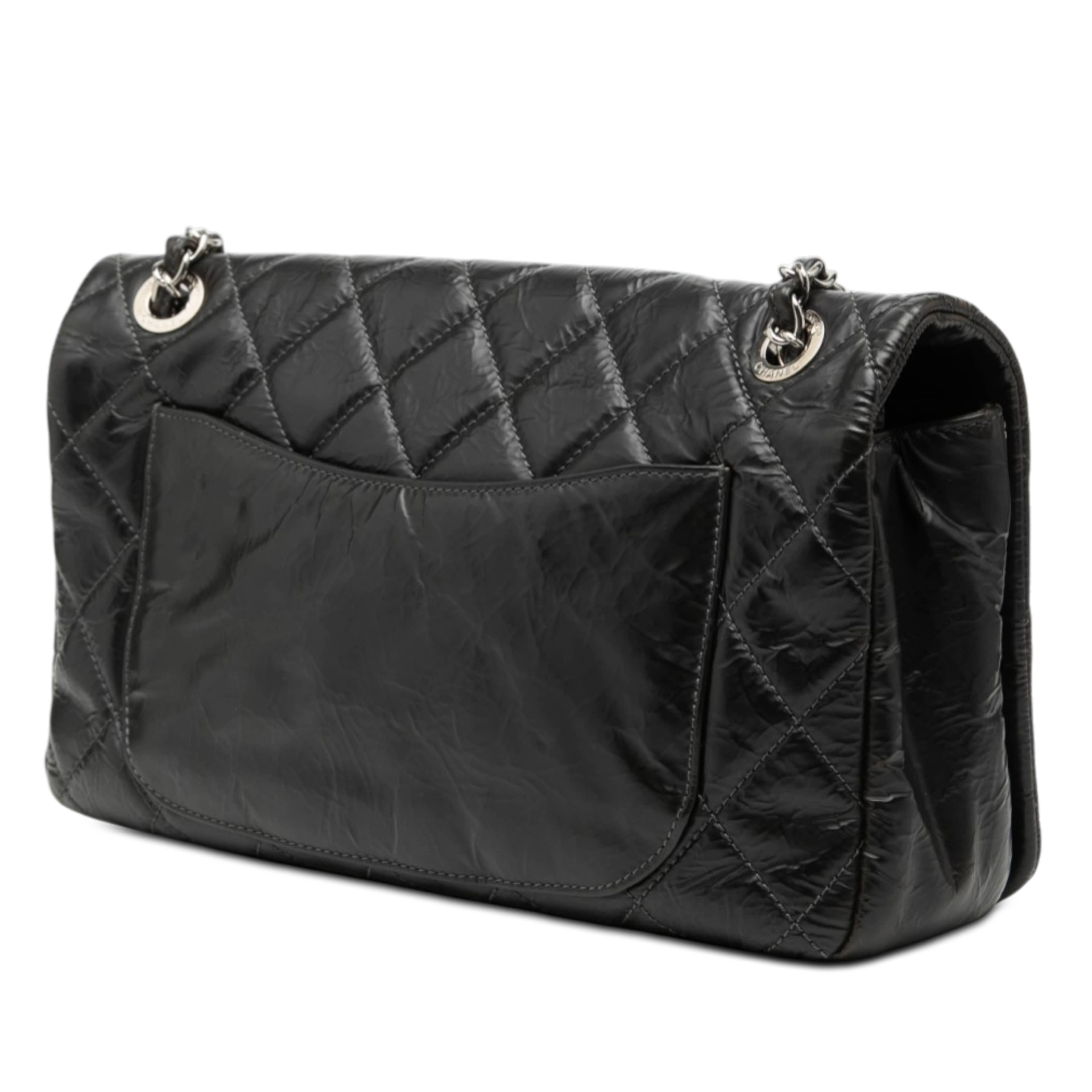 Chanel Cc Glazed Quilted Calfskin Single Flap, från Luxclusif, i färgen black. Klicka för att öppna bilden i stort format