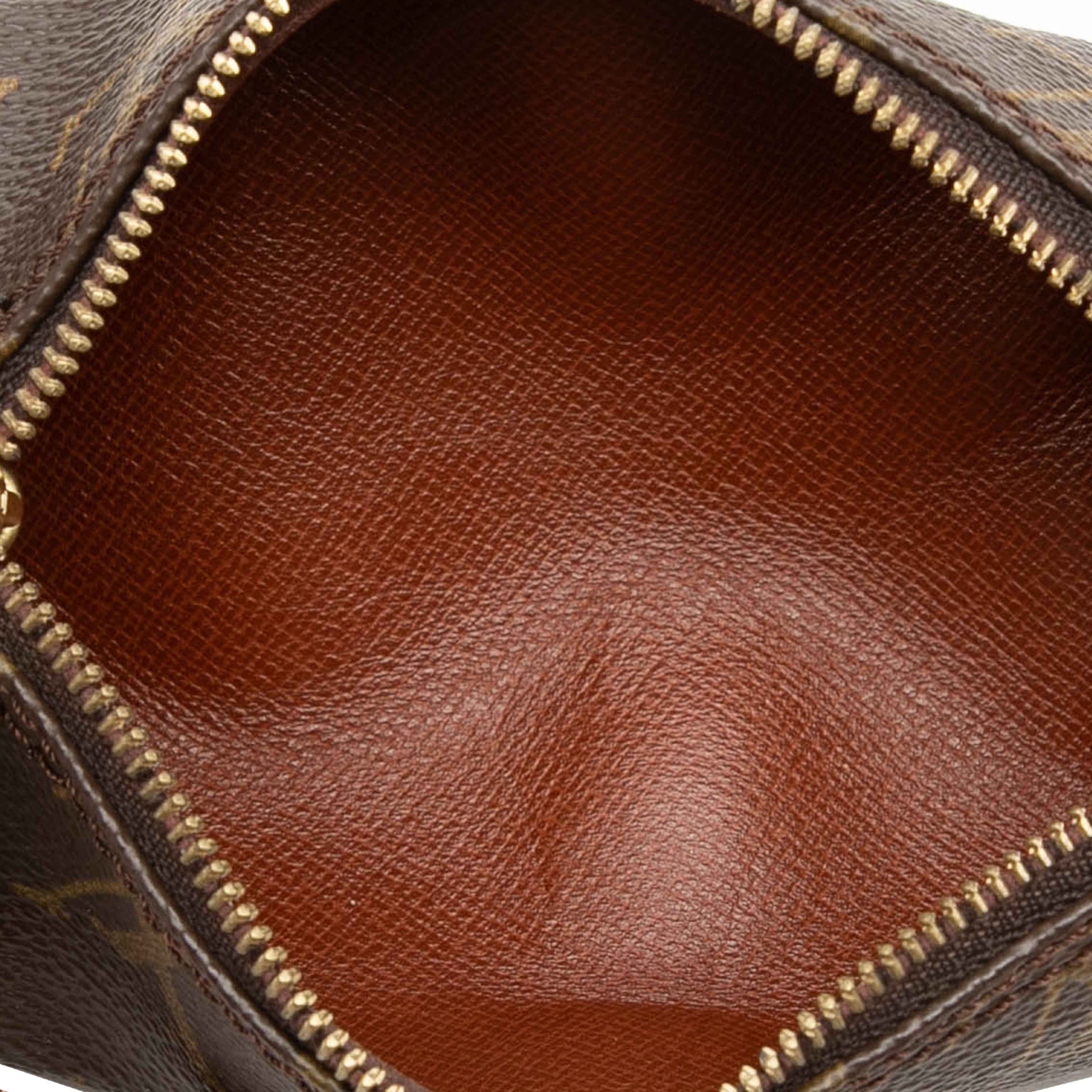 Louis Vuitton Monogram Papillon Pochette, från Luxclusif, i färgen brown. Klicka för att öppna bilden i stort format