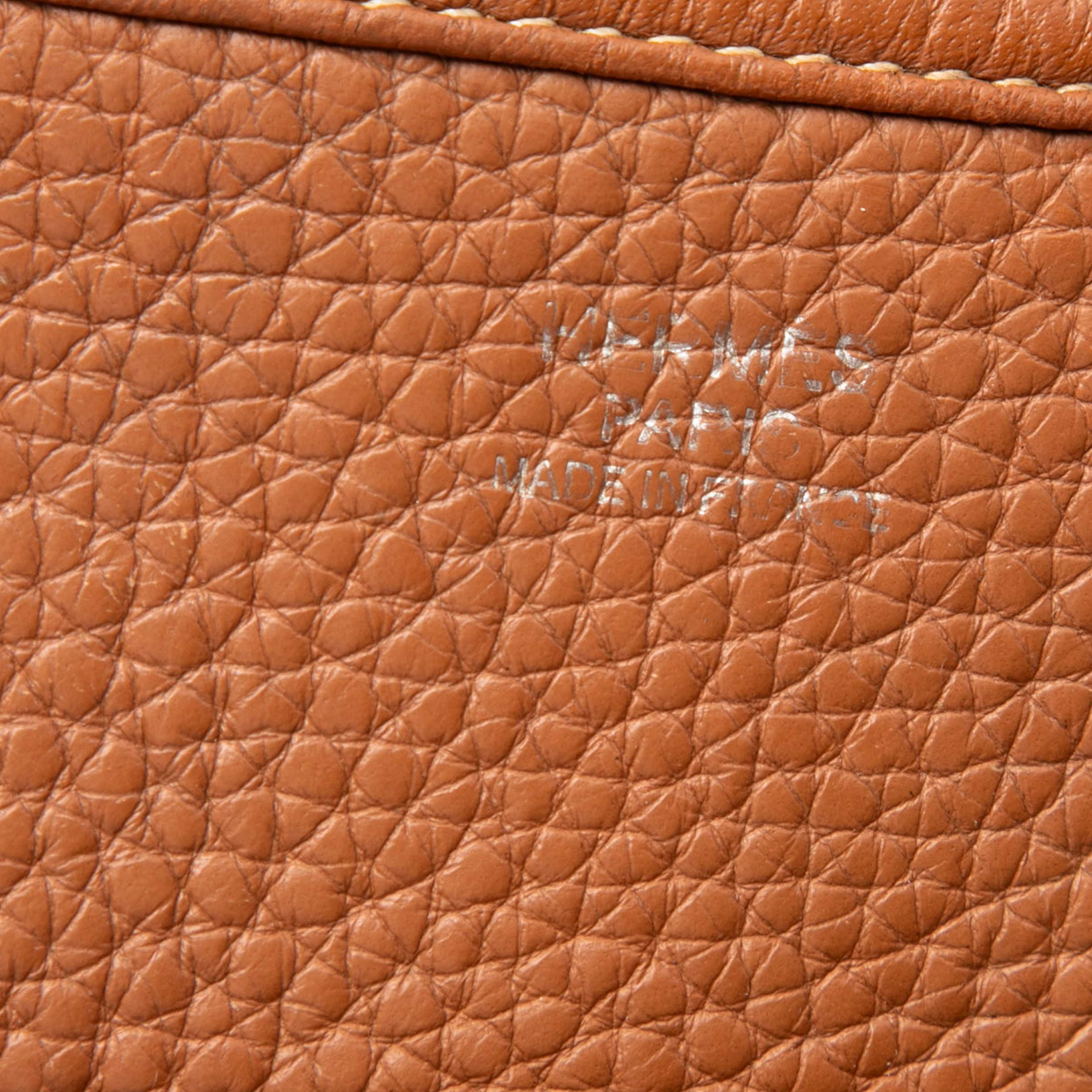 Hermès Clemence Evelyne Iii 33, från Luxclusif, i färgen brun. Klicka för att öppna bilden i stort format