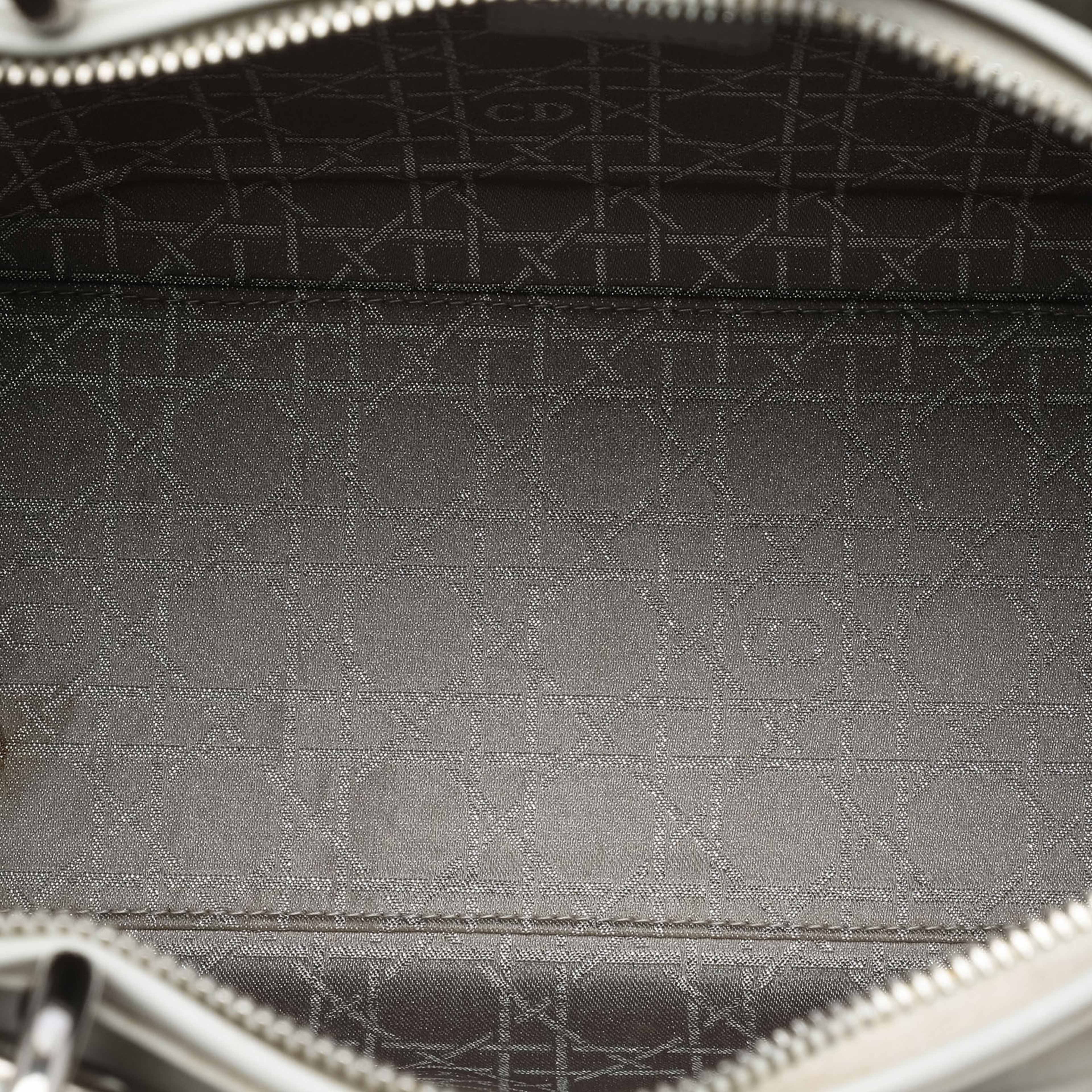 Dior Large Calfskin Cannage Studded Lady Dior, från Luxclusif, i färgen white. Klicka för att öppna bilden i stort format