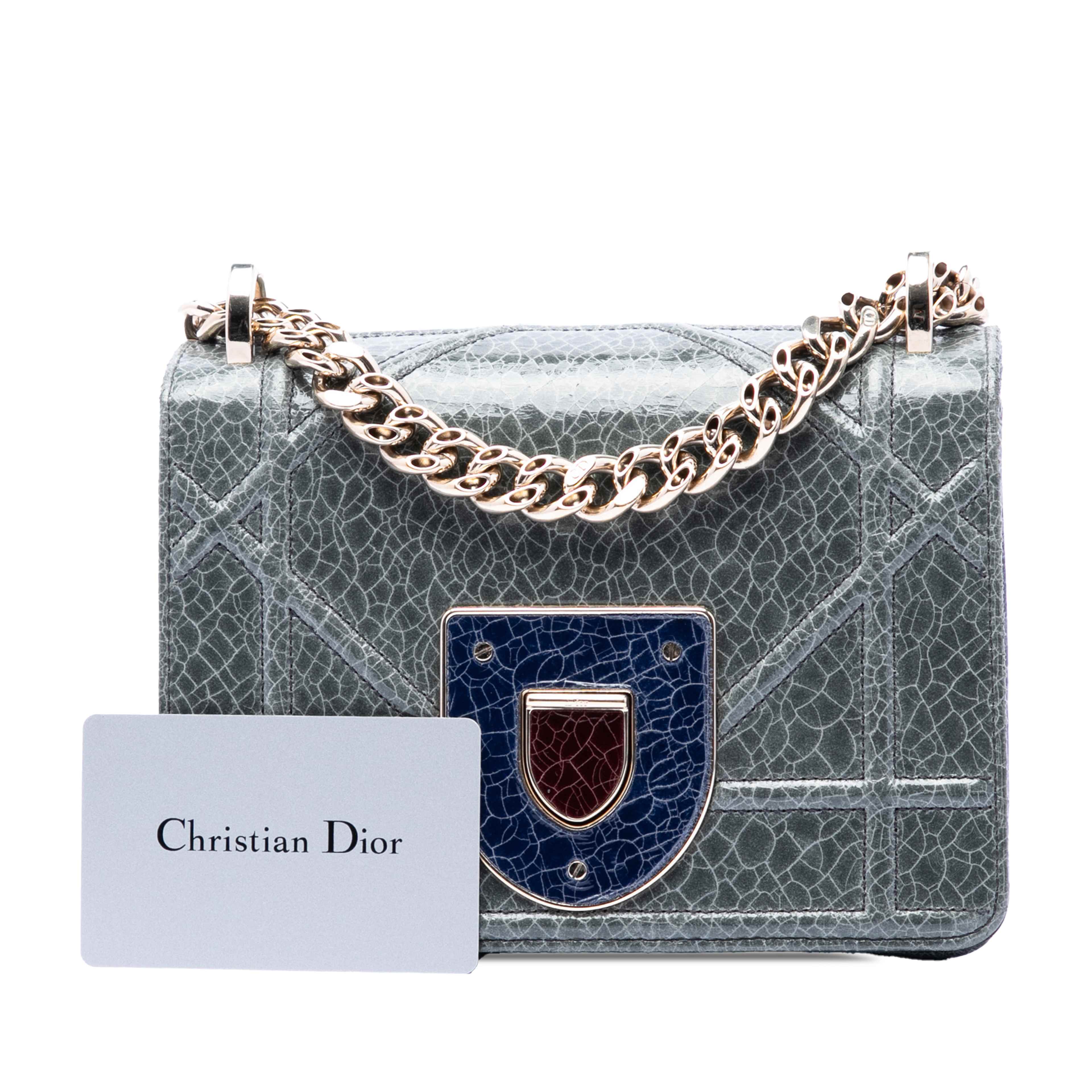 Dior Mini Crackled Deerskin Diorama Flap, från Luxclusif, i färgen grå. Klicka för att öppna bilden i stort format