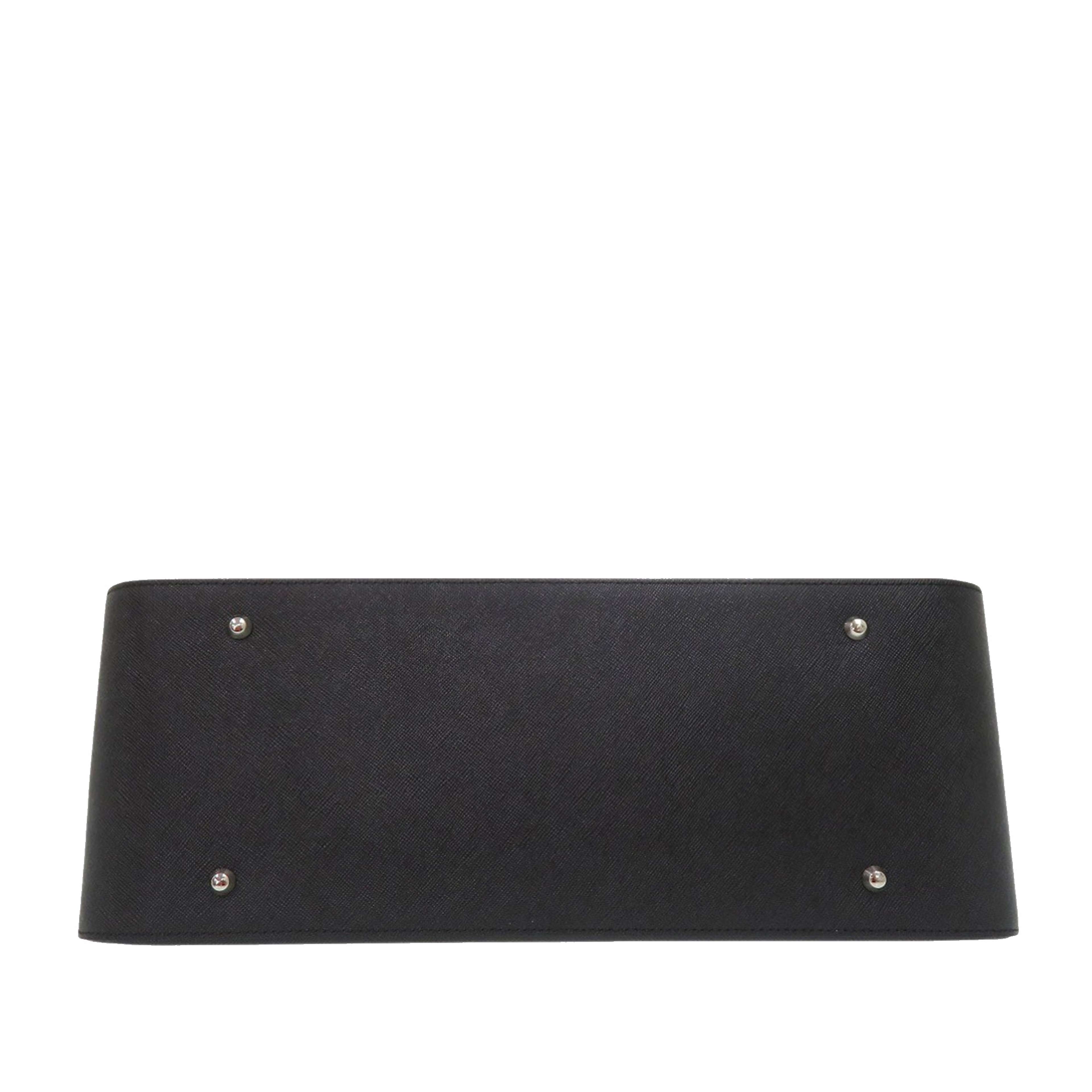 Burberry Nova Check Canvas Tote, från Luxclusif, i färgen beige. Klicka för att öppna bilden i stort format