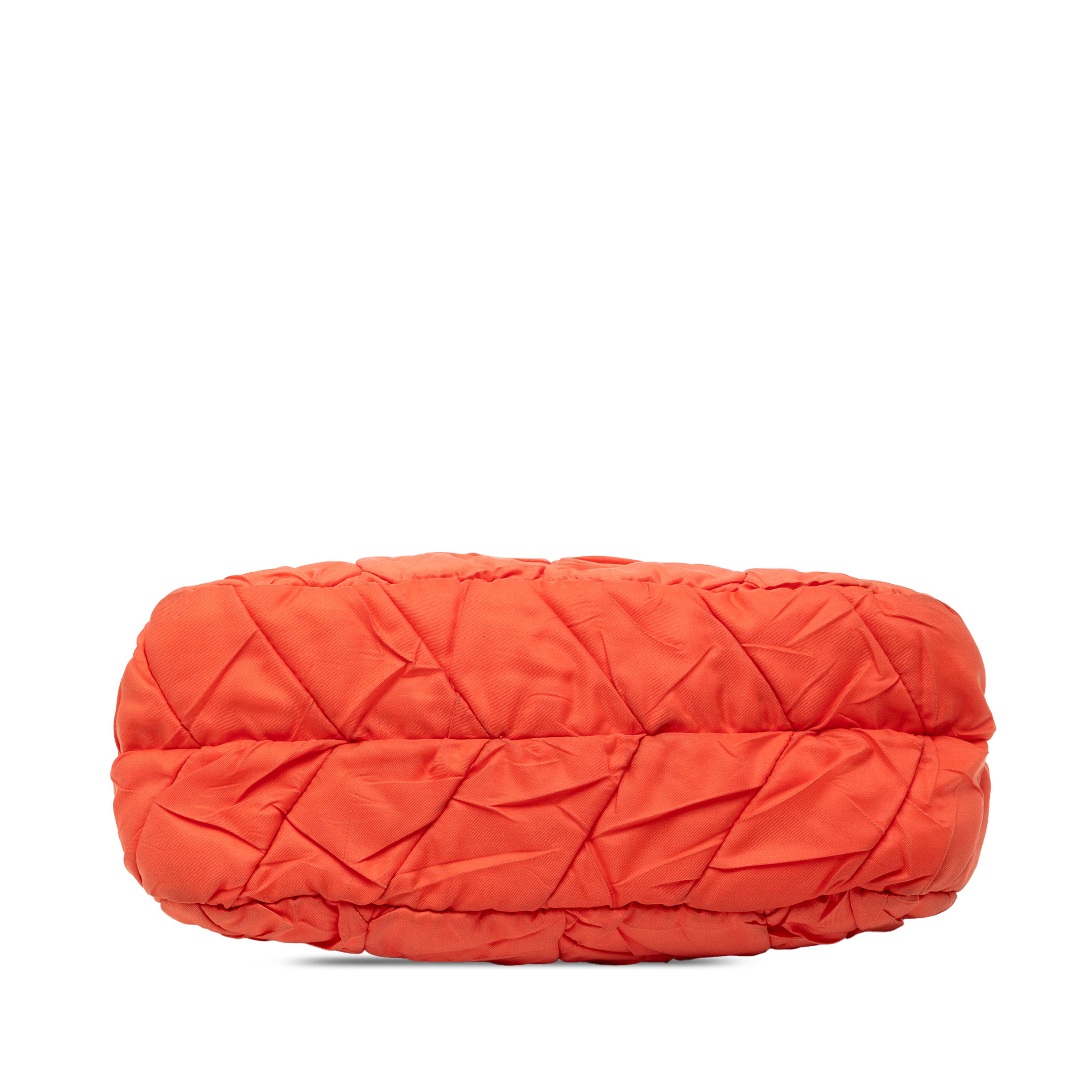 Prada Quilted Tessuto Hobo, från Luxclusif, i färgen orange. Klicka för att öppna bilden i stort format