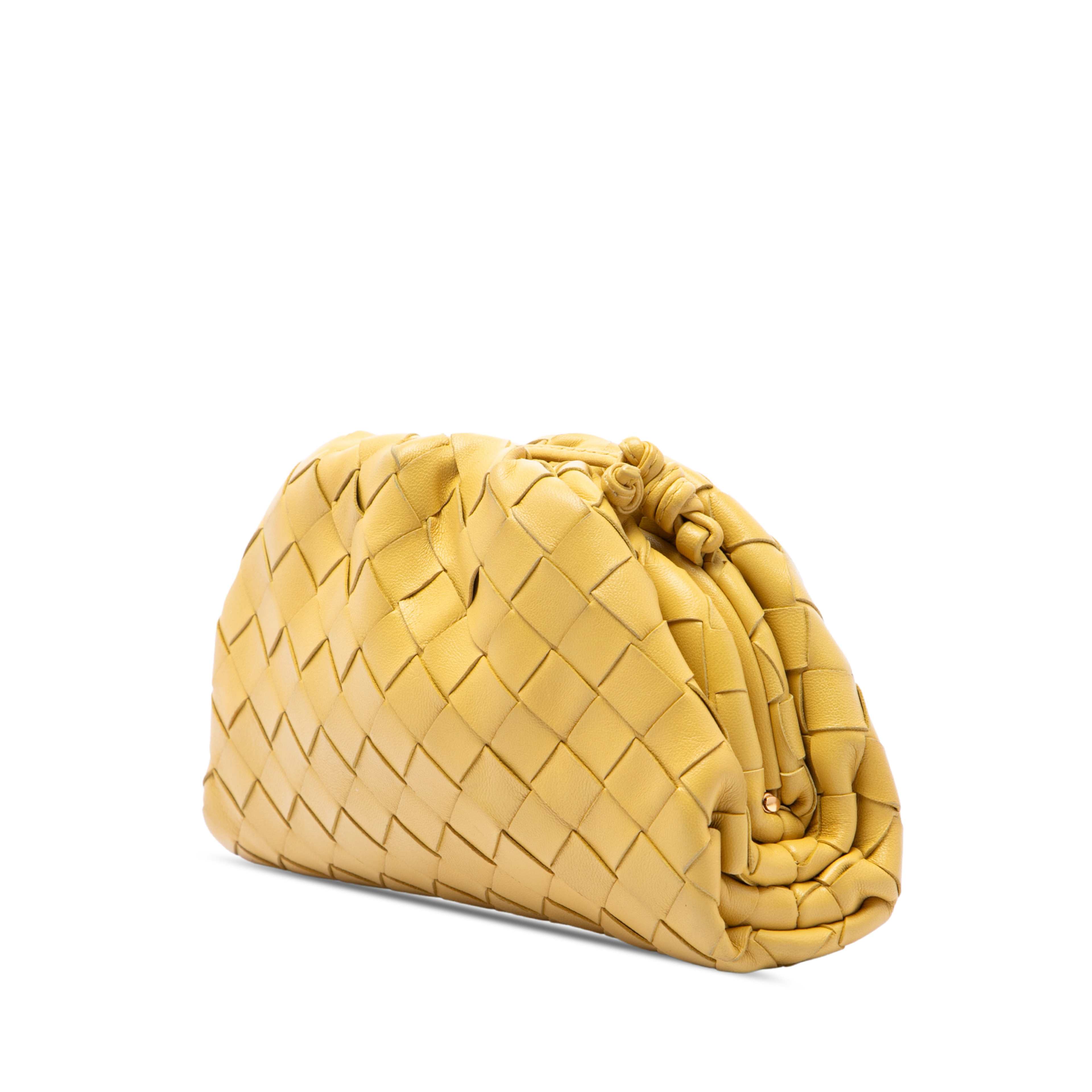 Bottega Veneta Nappa Intrecciato The Mini Pouch Crossbody, från Luxclusif, i färgen gul. Klicka för att öppna bilden i stort format