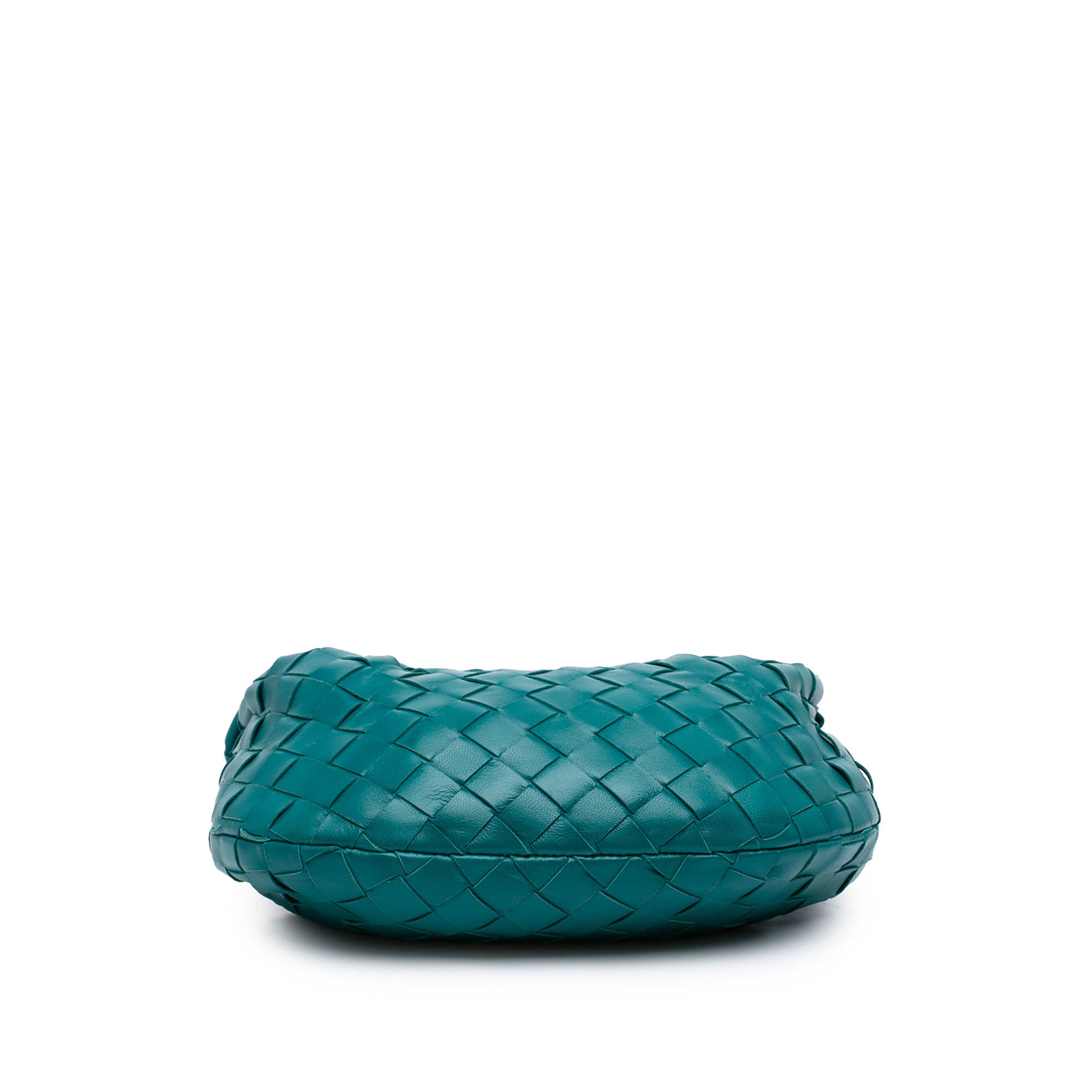Bottega Veneta Mini Nappa Intrecciato Jodie, från Luxclusif, i färgen blå. Klicka för att öppna bilden i stort format
