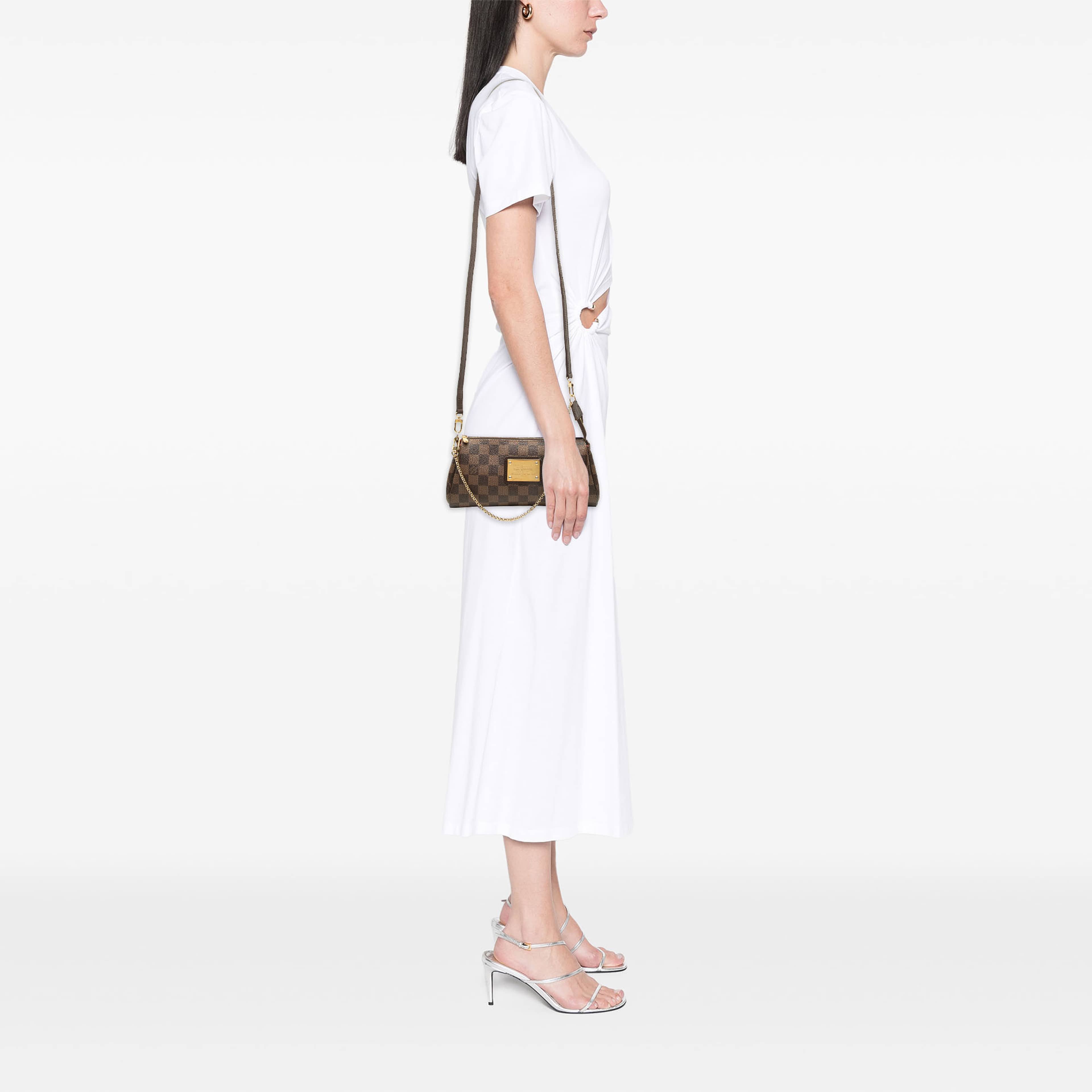 Louis Vuitton Damier Ebene Eva, från Luxclusif, i färgen brun. Klicka för att öppna bilden i stort format