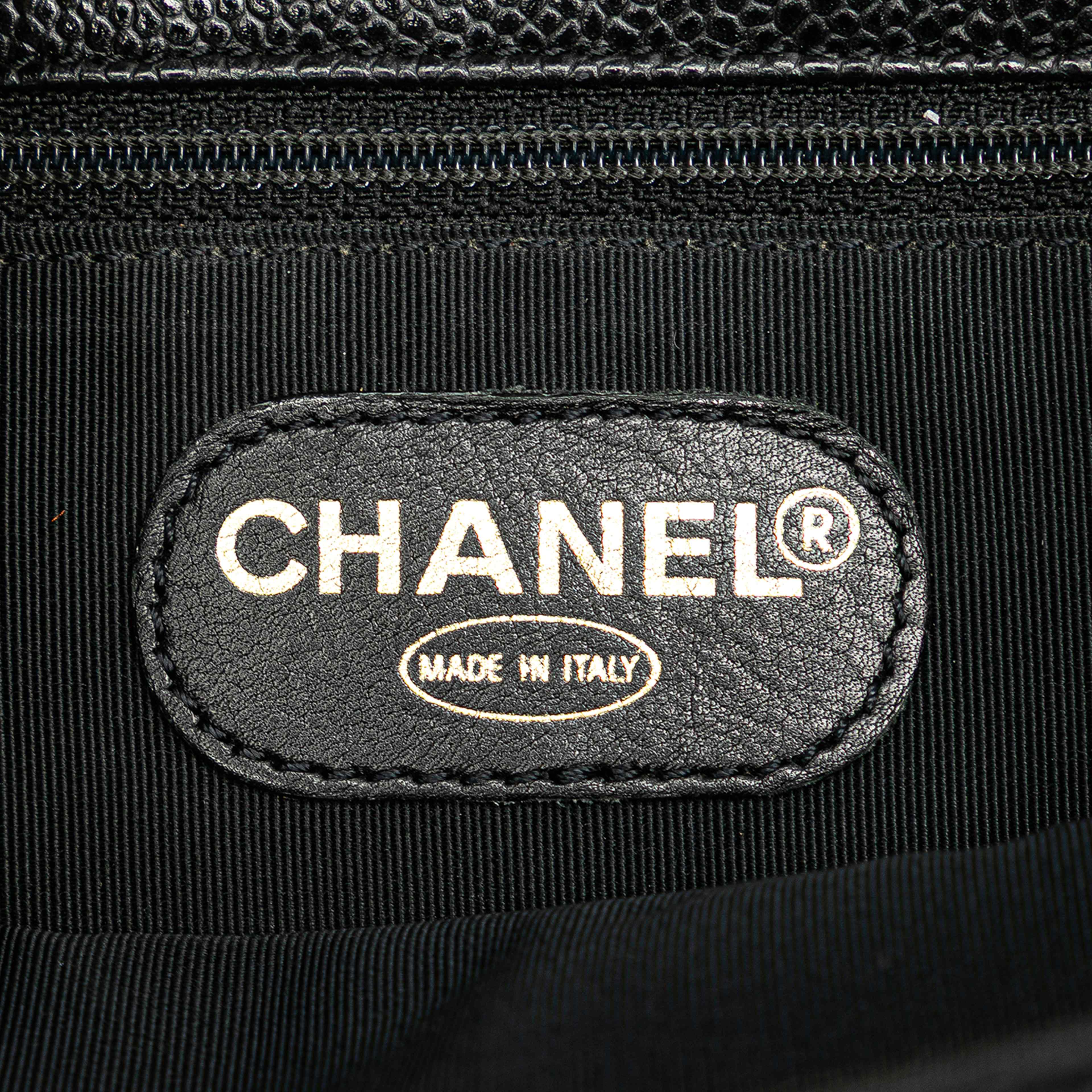 Chanel Cc Caviar Wood Top Handle Tote, från Luxclusif, i färgen black. Klicka för att öppna bilden i stort format