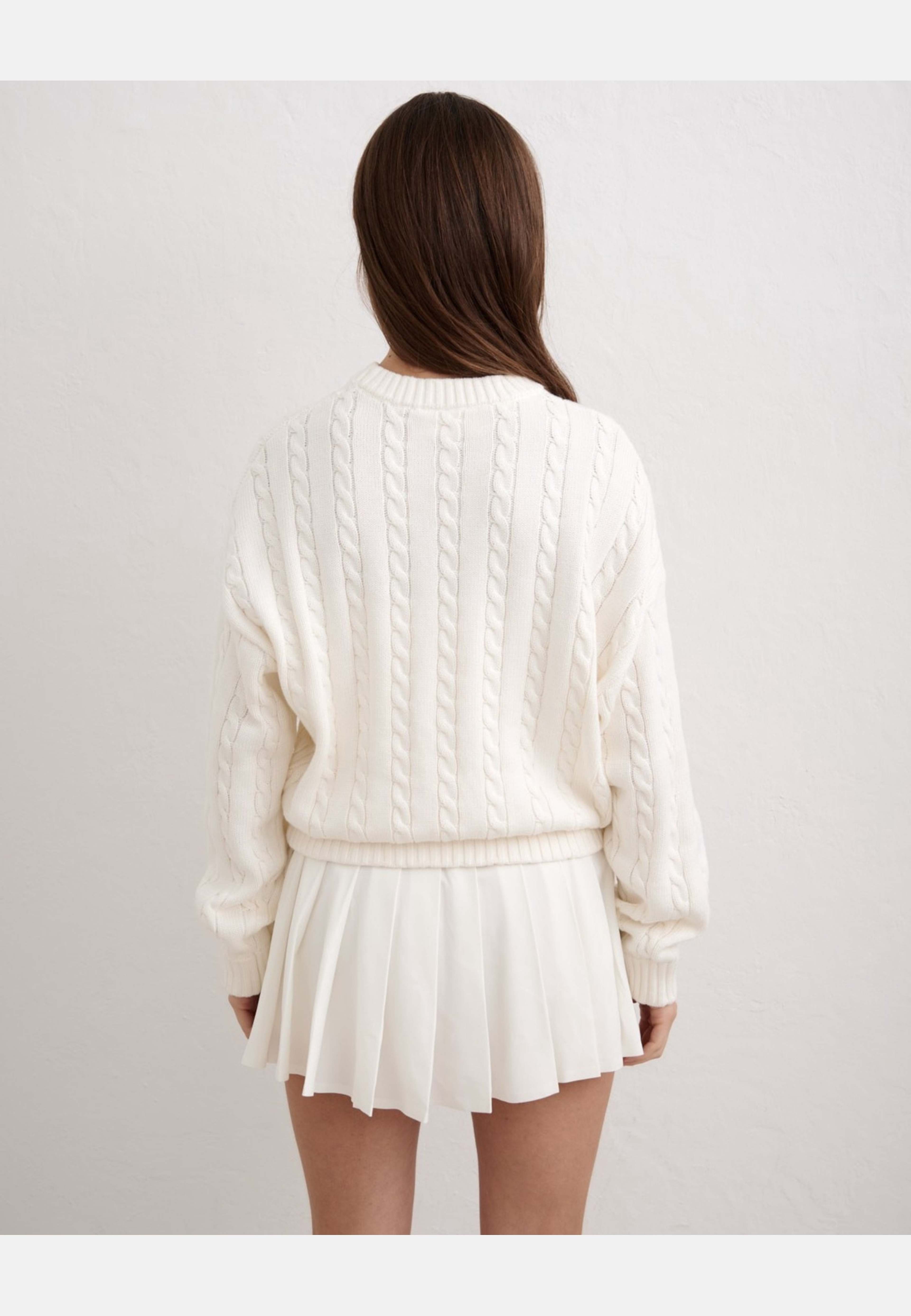 Club Cable Knit Sweater, från aim'n, i färgen off white. Klicka för att öppna bilden i stort format