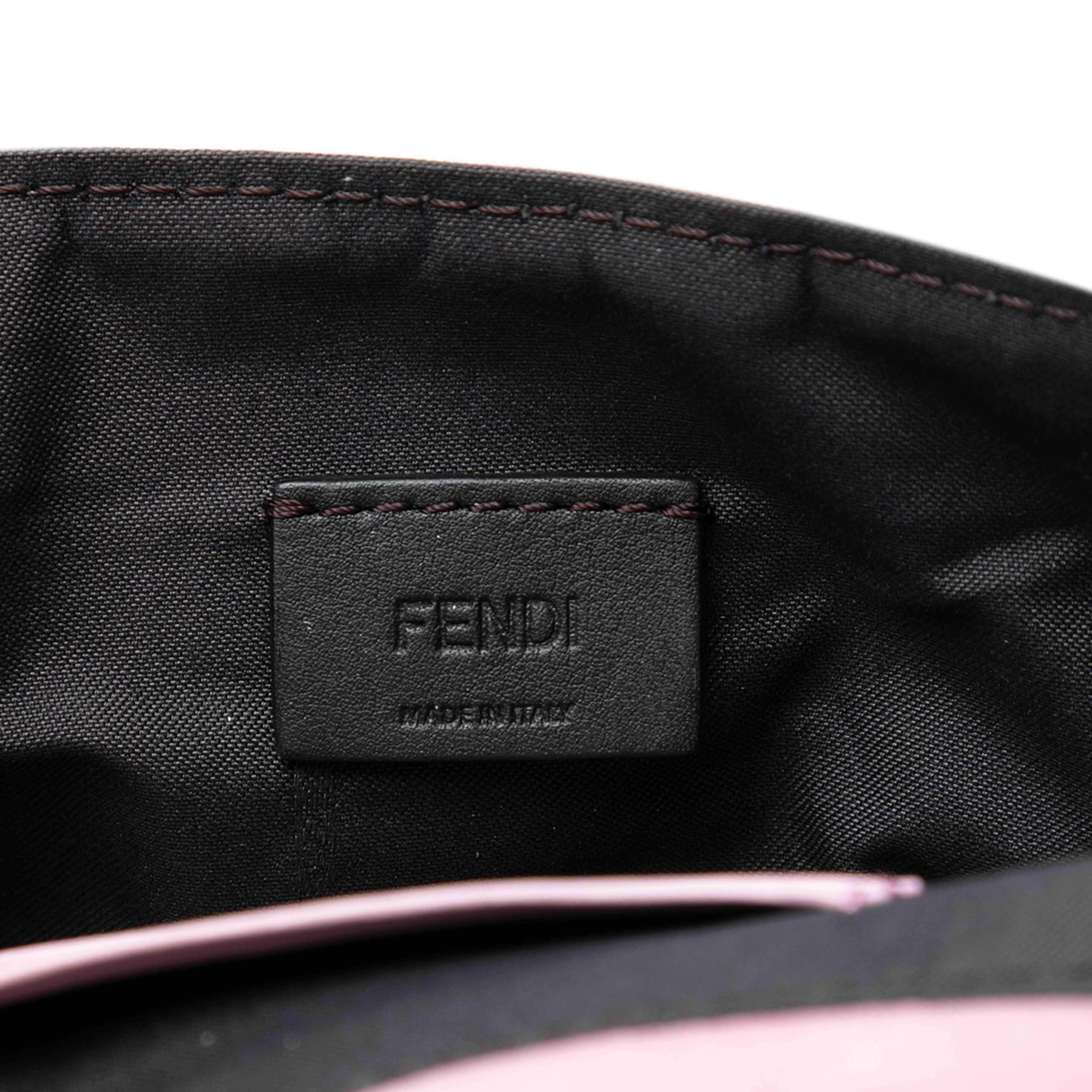 Fendi Mini Zucca Embossed Velvet Baguette Satchel, från Luxclusif, i färgen light pink. Klicka för att öppna bilden i stort format