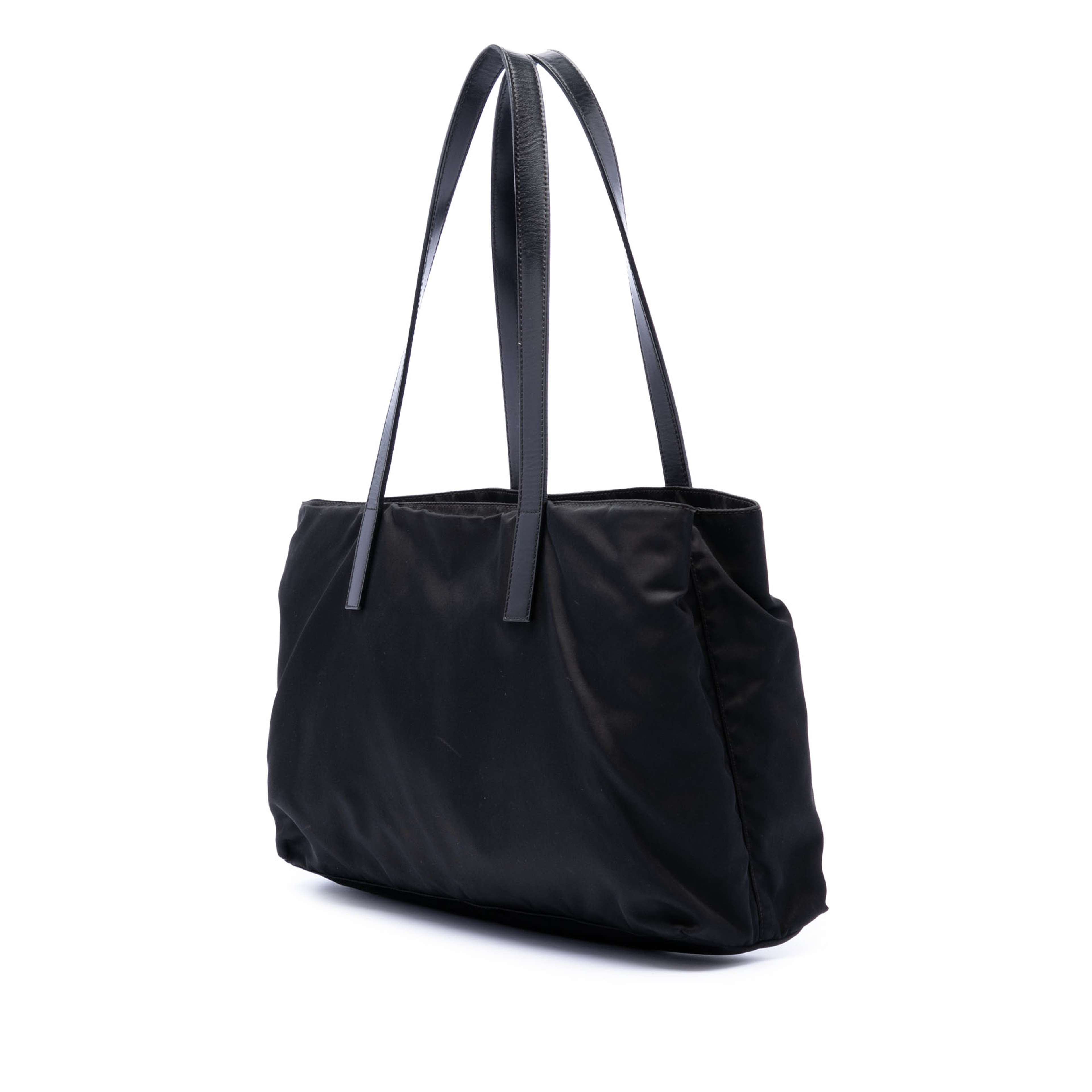 Prada Tessuto Tote, från Luxclusif, i färgen black. Klicka för att öppna bilden i stort format