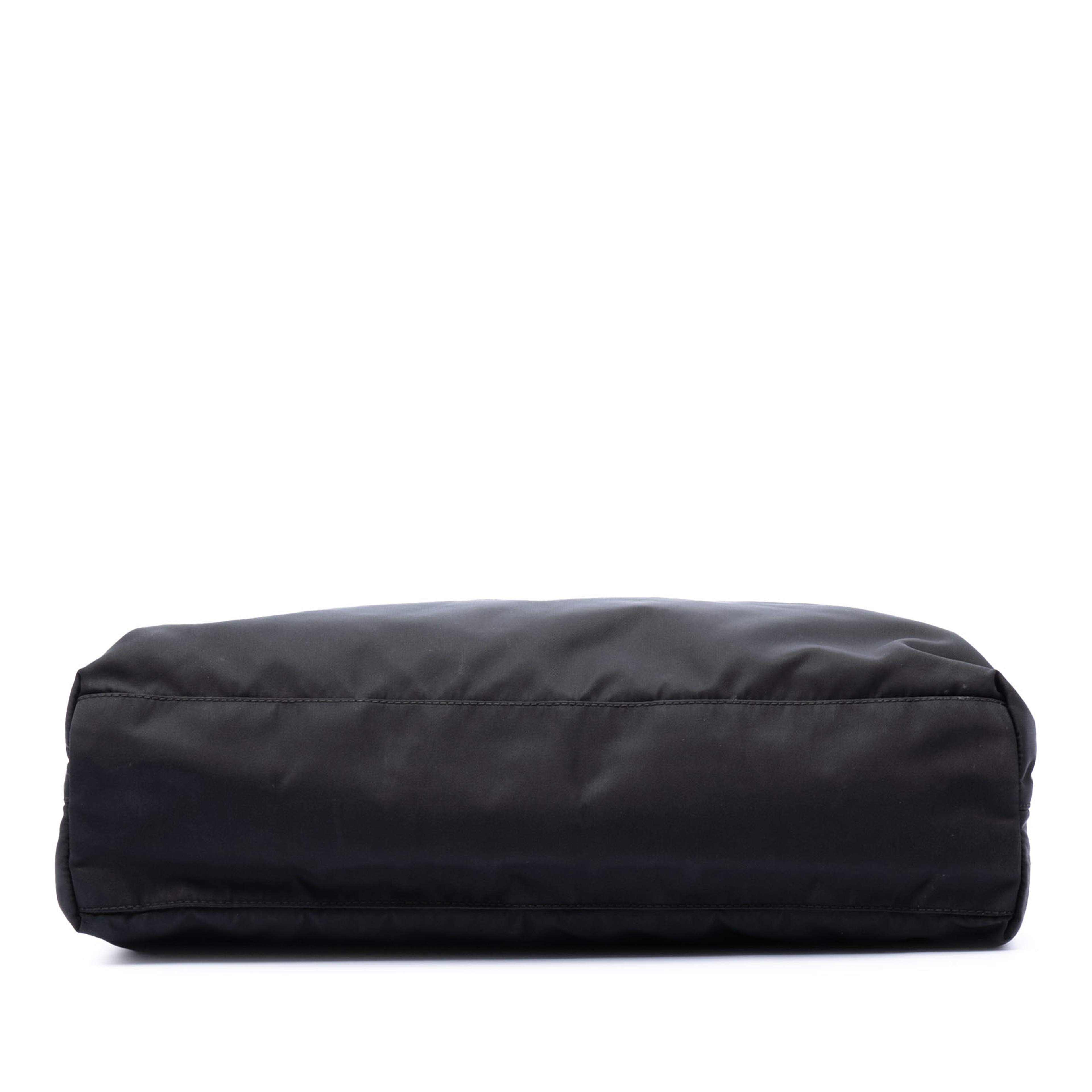 Prada Tessuto Tote, från Luxclusif, i färgen black. Klicka för att öppna bilden i stort format