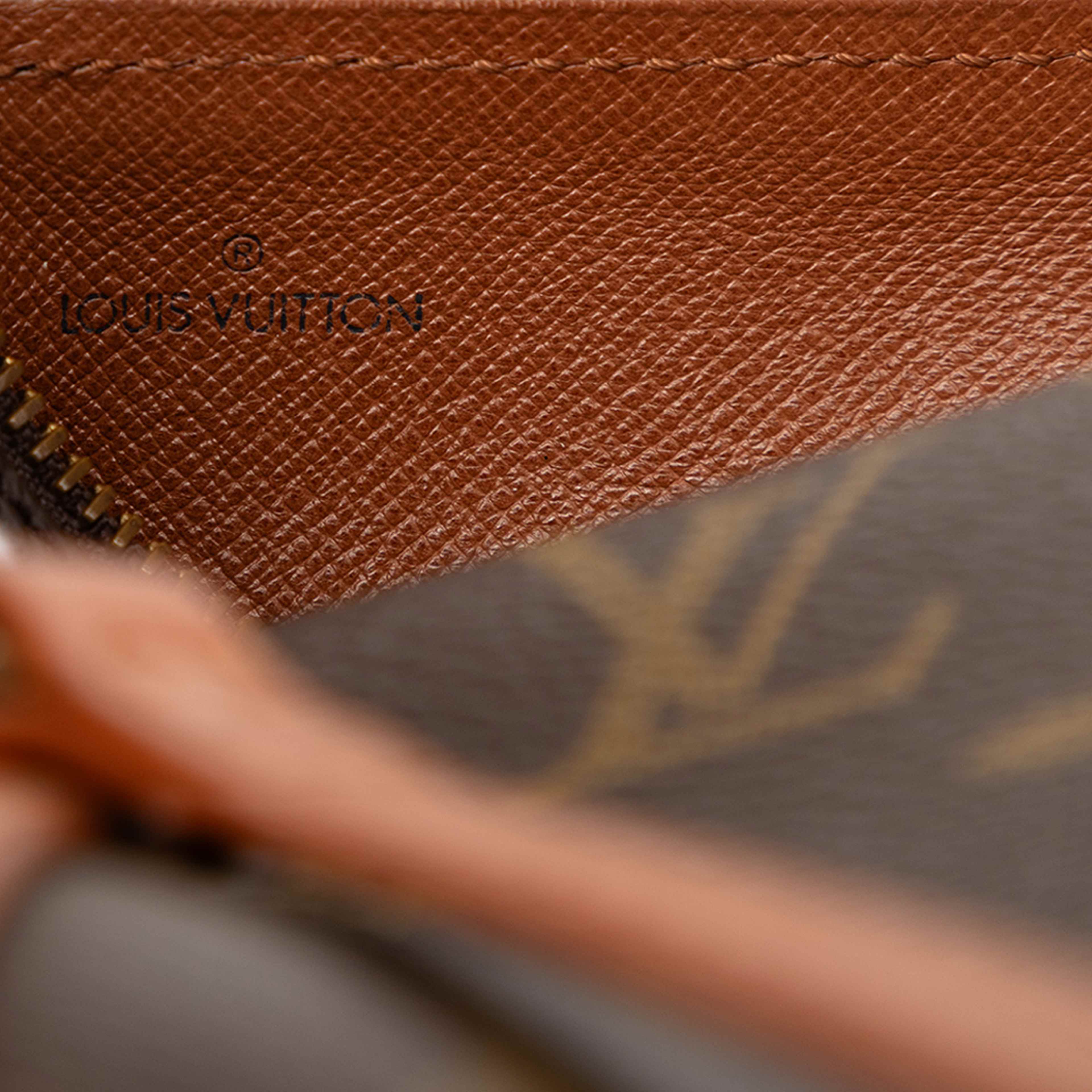Louis Vuitton Monogram Papillon 26, från Luxclusif, i färgen brun. Klicka för att öppna bilden i stort format