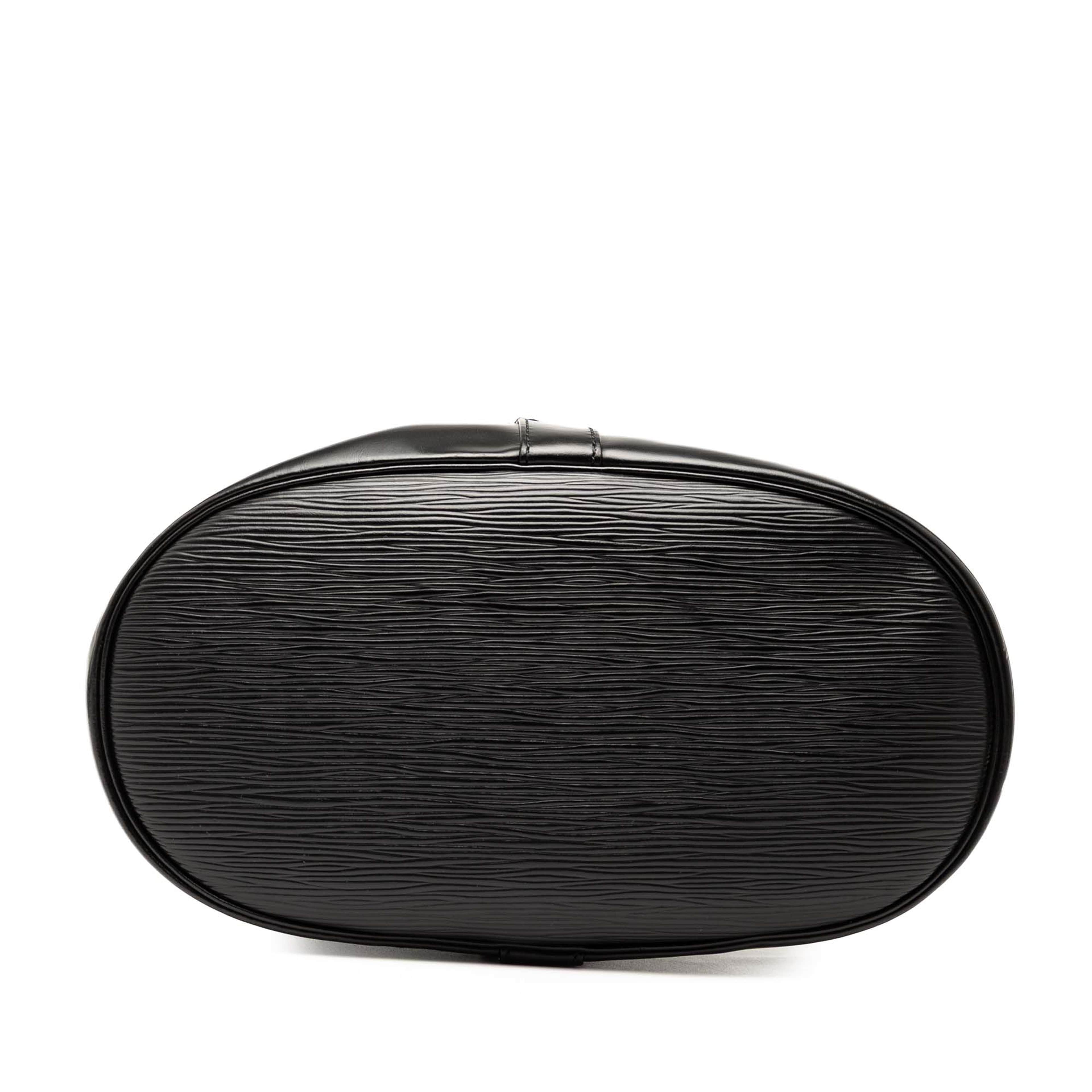 Louis Vuitton Epi Randonnee Pm, från Luxclusif, i färgen black. Klicka för att öppna bilden i stort format